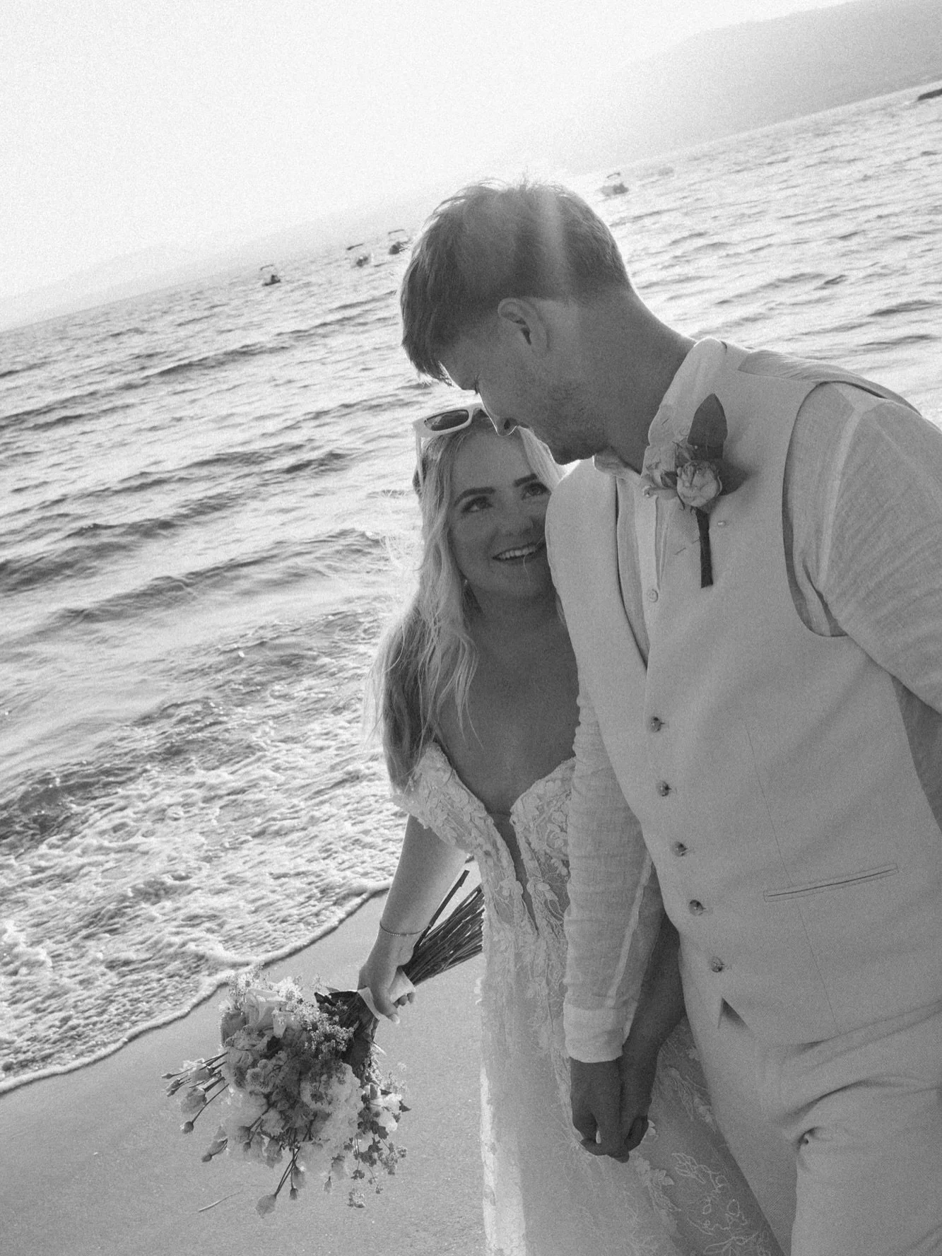 An absolute joy to come out to Rhodes with these two. Two beautiful villas, a cute chapel on the bay, a boat trip and a sunset reception by the beach. Now that’s a Greek wedding 💅
I met Leon when I worked in London - he actually was part of m