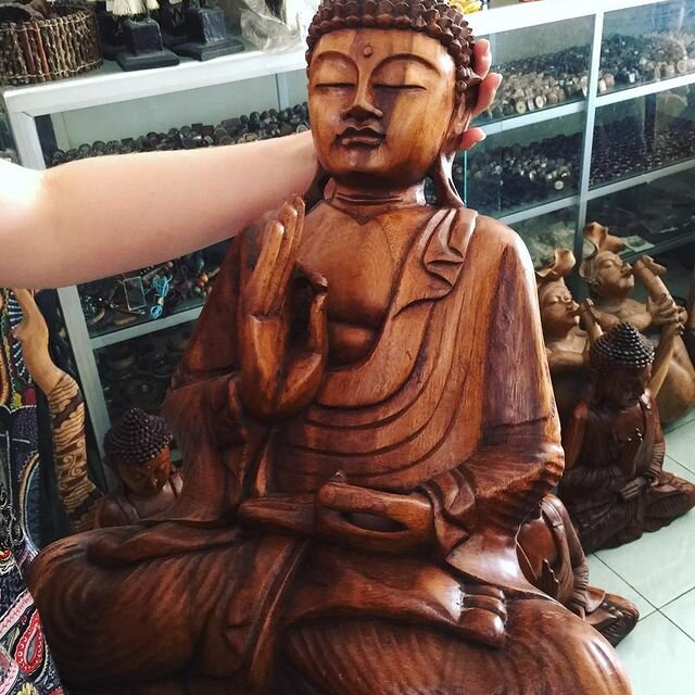 picking out which ones to bring home - how gorgeous is this hand carved piece.