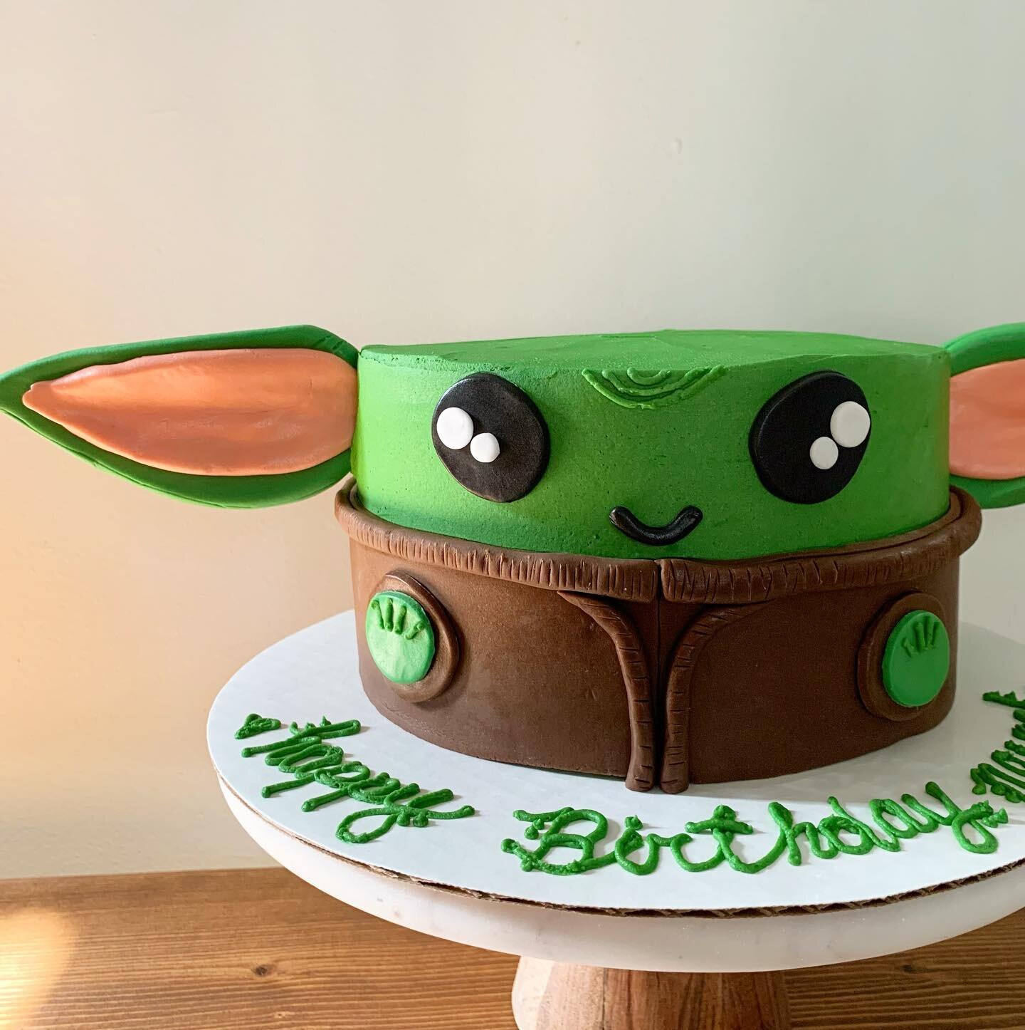 Truly adorable Baby Yoda is💚 

#babyyoda #babyyodacake #themedcakes #birthdaycake #confetticake #starwars #maytheforcebewithyou #yeg #yegcakes #yegbaker #supportlocal #supportyeg #homemadecake #ommadecakes