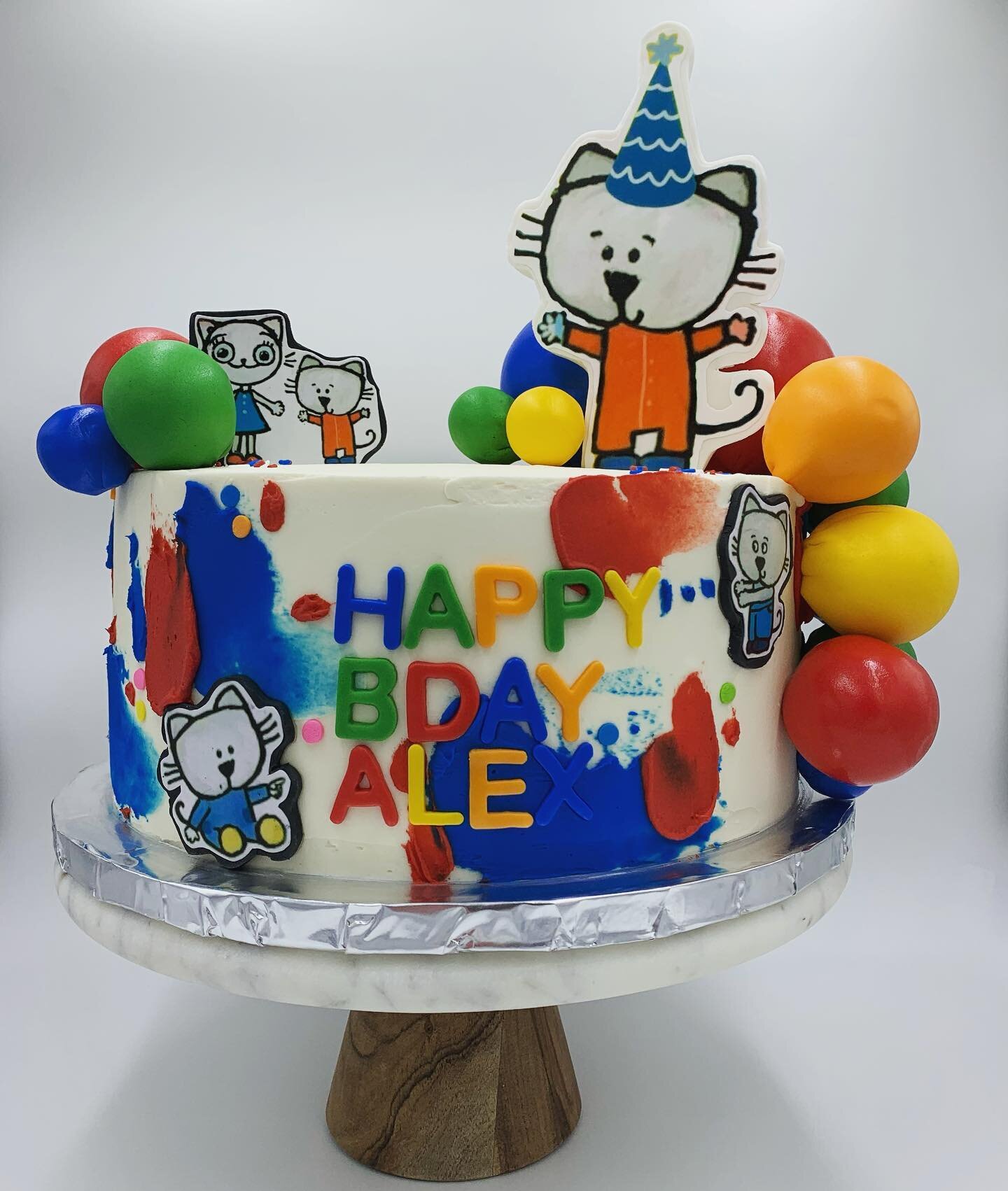 Finished this cake based off the Polish children&rsquo;s book Kicia Kocia i Nunus. Sto Lat, Alex! I hope you had a happy birthday🥳🎈❤️ 

#happybirthday #kiciakocia #stolat #themedcakes #birthdaycake #1stbirthday #marblecake #childrenscakes #yegdesse