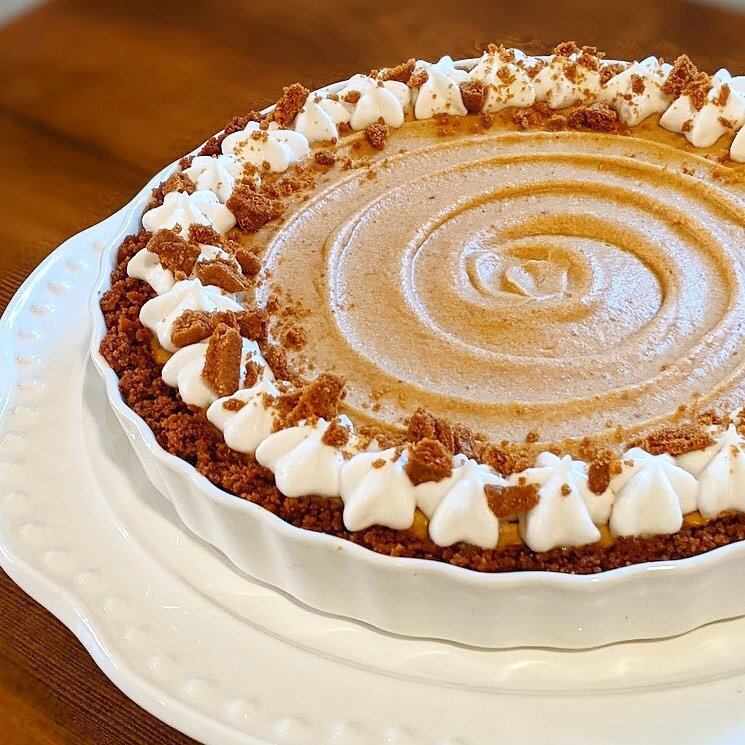 I am still dreaming (&amp; drooling) about the biscoff pumpkin pie I had at thanksgiving😳 it was so tasty!!! Is anyone else obsessed with biscoff?!🙈 

#biscoff #biscoffspread #biscoffcookies #yum #pumpkinpie #yeg #yegdesserts #homemade