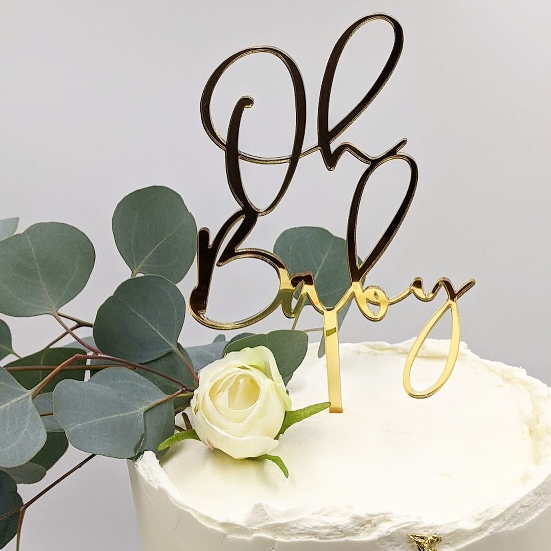 I loved the way this cake turned out☺️ Celebrating the beautiful mamma to be was very special!❤️ &amp; I am also so happy with the cake topper that I got from @caykeco they create beautiful pieces if you are looking for any cake decor✨🥰

#ohbaby #ba