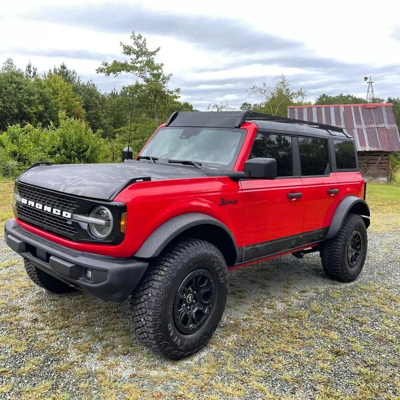 Even seen a cherry red Ford Bronco with touches of MultiCam Black&trade;? Well, now you have, thanks to @eaglesandangelsltd!

Can we just call it Black Cherry? 🍒 🖤 🙌

@multicampattern #Multicampattern #multicamvinyl #multicamblack #MultiCamBlack&t