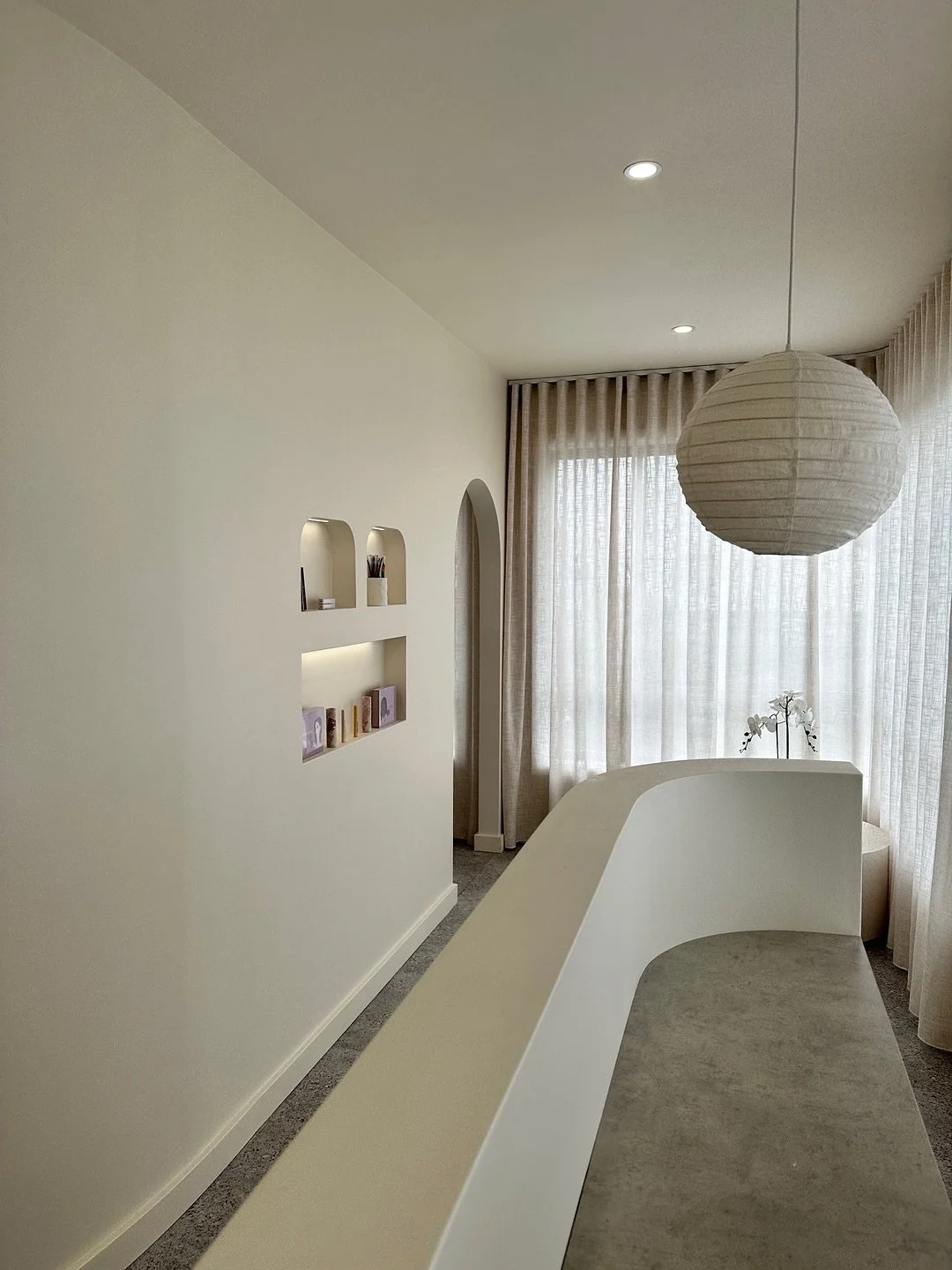 A snippet from the archives &gt;&gt;&gt; Step inside @bylani_ a minimalistic beauty salon 🤍 
⠀⠀⠀⠀⠀⠀⠀⠀⠀
Still obsessed with this transformation! My client trusted me to colour wash the entire interior, and it completely elevated the space. This was o