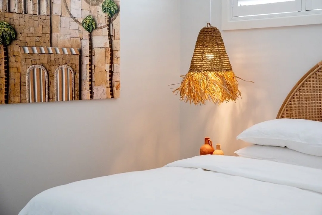 Forever inspired by Australian artists who make a house feel like home 🕊️ft @mishaharrisonart in House 1. Do you like purchasing from Aussie artists too?