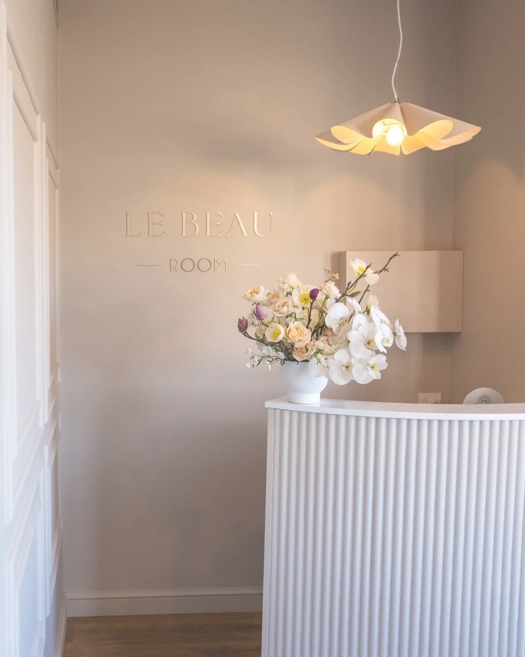 What can homes learn from well-designed salons? It&rsquo;s not about more styling, it&rsquo;s about intention. 

The principles are the same. 
Layered texture, a refined palette, a space that feels cohesive the moment you walk in.

In commercial desi