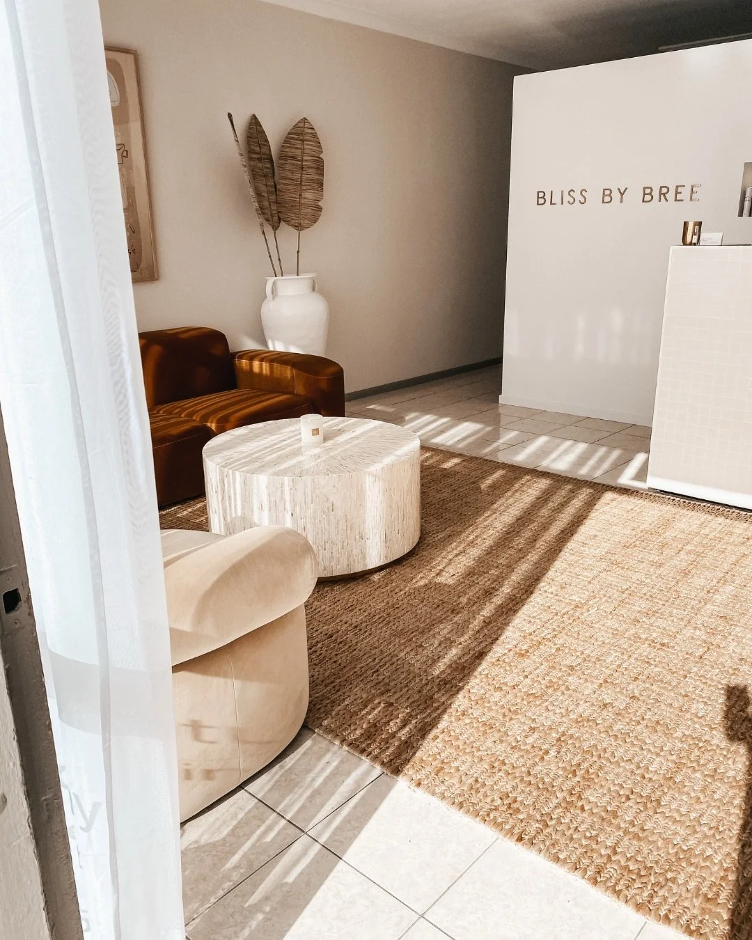Your commercial space is often the first impression your brand makes.
⠀⠀⠀⠀⠀⠀⠀⠀⠀
The way it feels the moment someone walks in shapes how they experience everything that follows.
⠀⠀⠀⠀⠀⠀⠀⠀⠀
I bring the same considered, layered approach to commercial pro