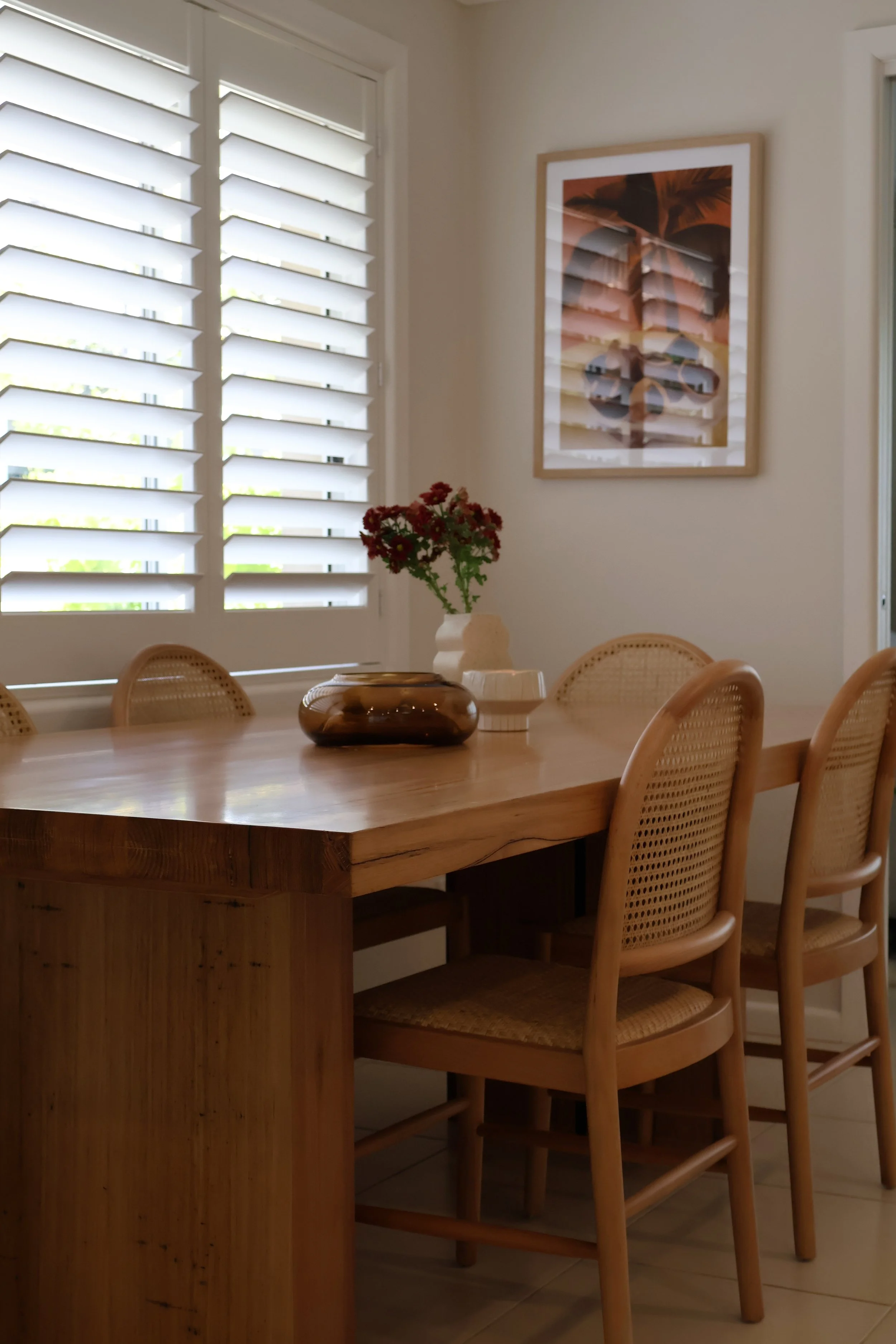 An elevated coastal dining room, interior styling and design by Arlen Interiors
