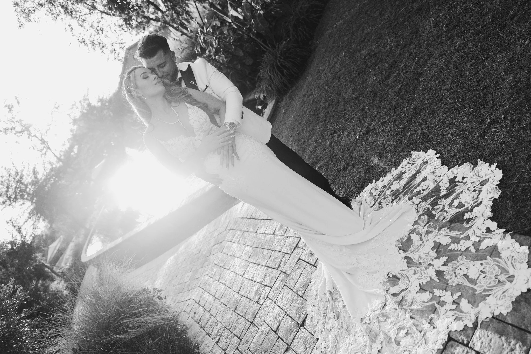 Some days are made of magic, elegance, love, and quiet glances that says it all ... ! 💫📸🥂
.
.
.
@nicoledesousagomes
#topweddingphotographerssa #weddingphotographer #destinationweddings #weddinginspiration #engagementshoots