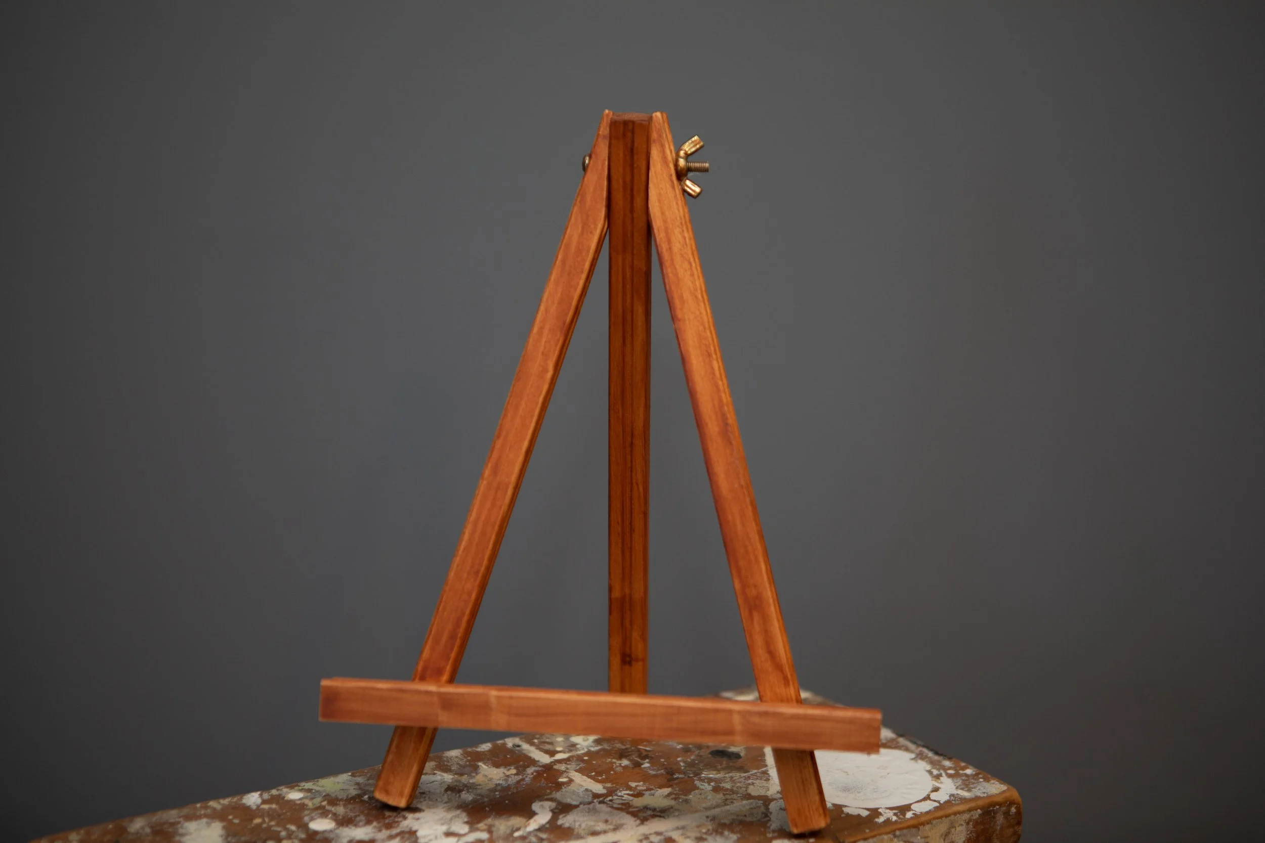 Easel 
$5