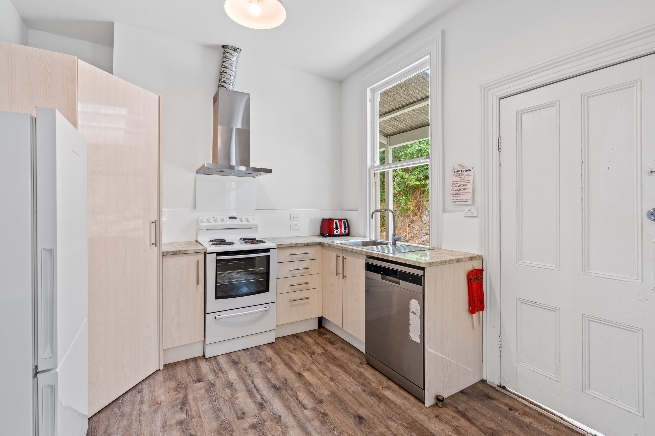 100 gladstone rd-9.jpg