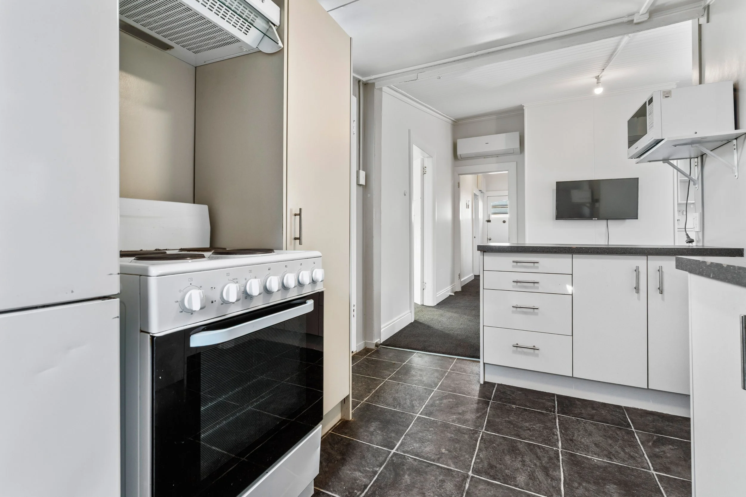 8 Mackenzie St-14.jpg