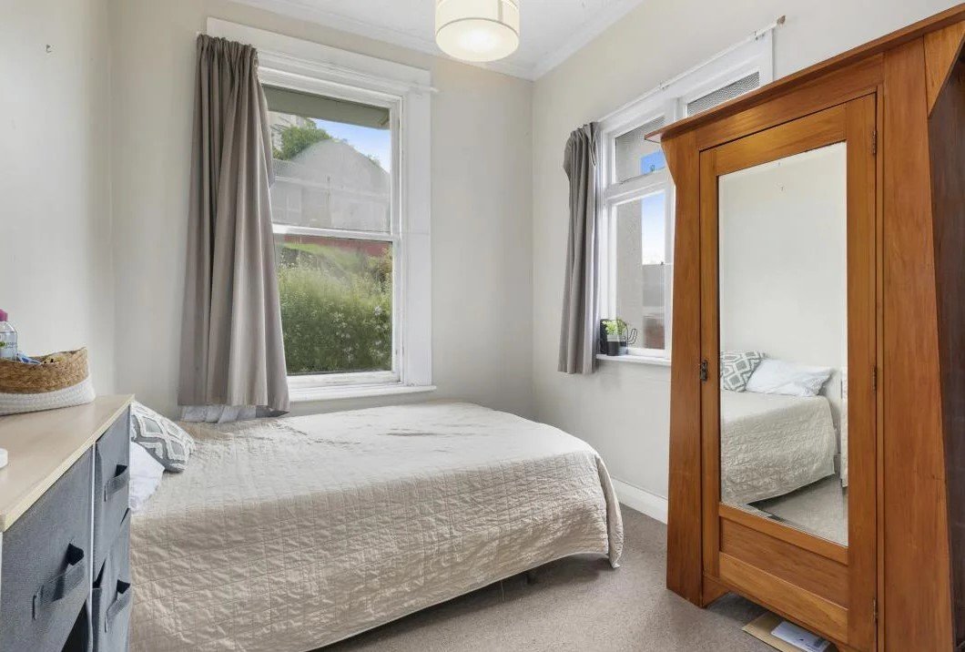 22 Warrender bedroom.jpg