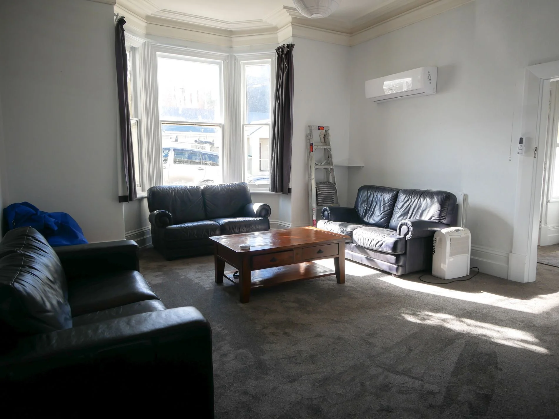 Lounge 2.jpg