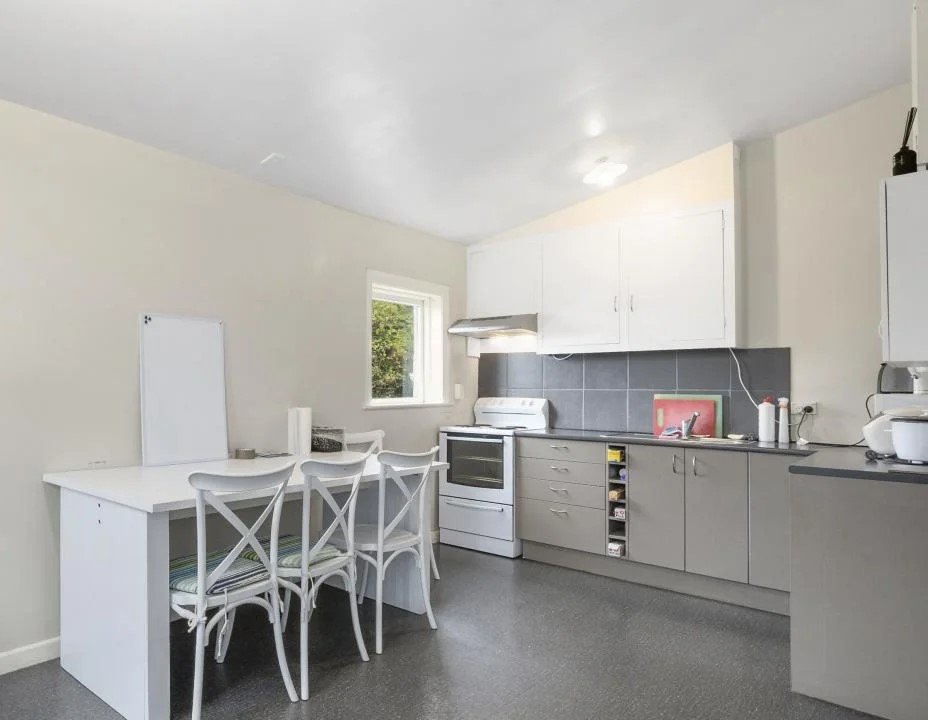 22 Warrender Kitchen.jpg