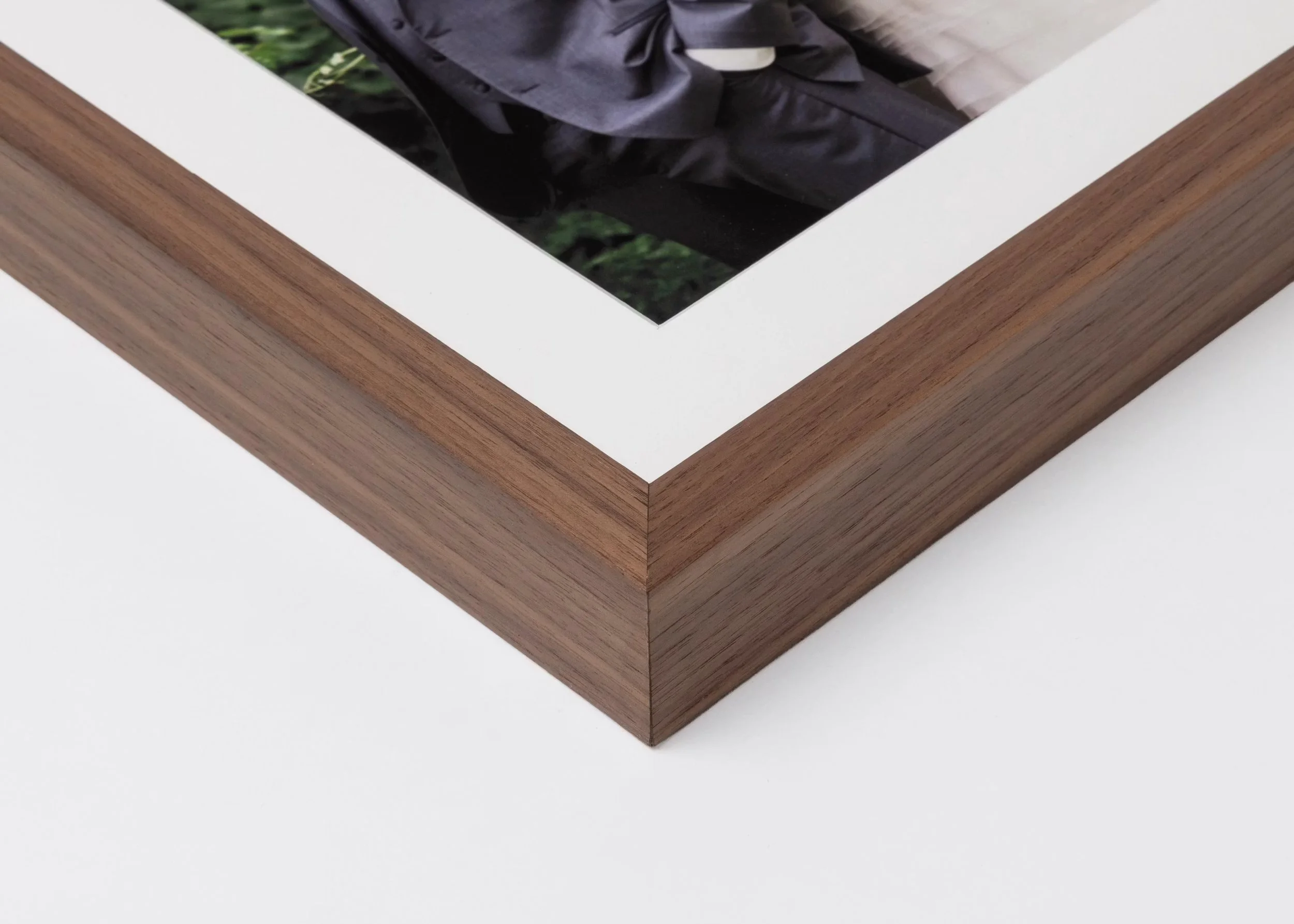 whcc_woodland-walnut-frame_detail__h777a18e9.jpg