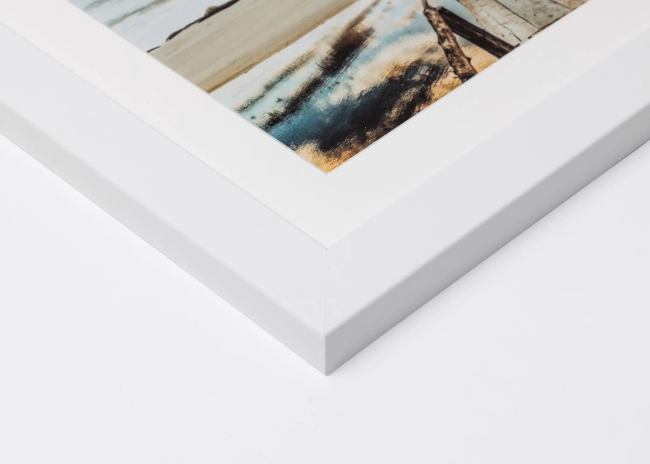 whcc_slim-frame-white_detail_02__h9c06ace1.jpg