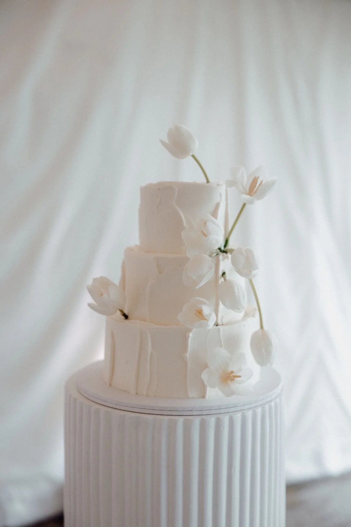white-hunter-valley-wedding-cake.jpg