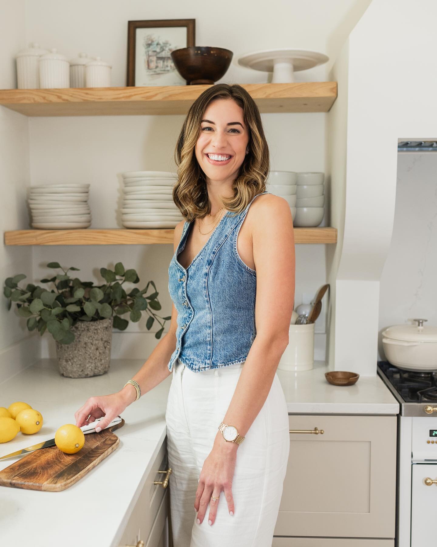 Brand Photoshoot for Jessy @thebeyondnutritionco 📷✨

She&rsquo;s a women&rsquo;s health dietitian and needed fresh brand photos and videos to promote her new course Hormone Academy.

We shot in a beautiful @homestudiolist home and then hopped over t