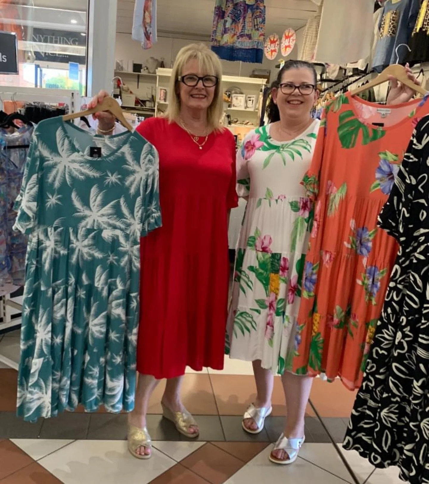 The lovely ladies at @ericas_fashionandgifts - this dress comes in so many patterns and colours - including Christmas red and green. Visit them today and get yourself Chrissy ready. 

#beaumarisshoppingcentre #oceanreef #ericasfashion #ladiesclothing