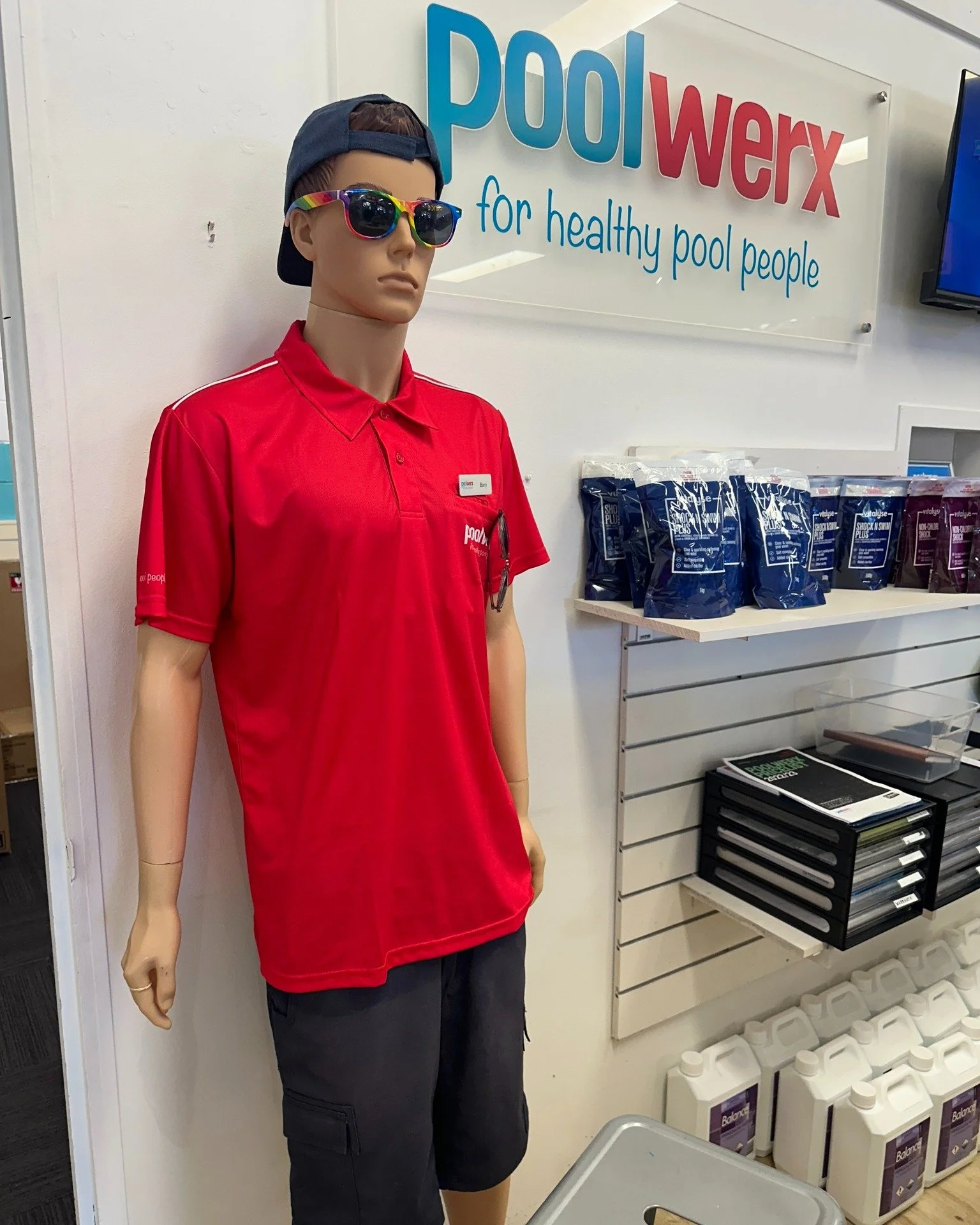 He&rsquo;s not much of a talker&hellip; 😅

But lucky for you, the team at Poolwerx Ocean Reef definitely are.

Whether you need advice, products, or help keeping your pool crystal clear, they&rsquo;re always ready to help.

Pop in and have a chat (w
