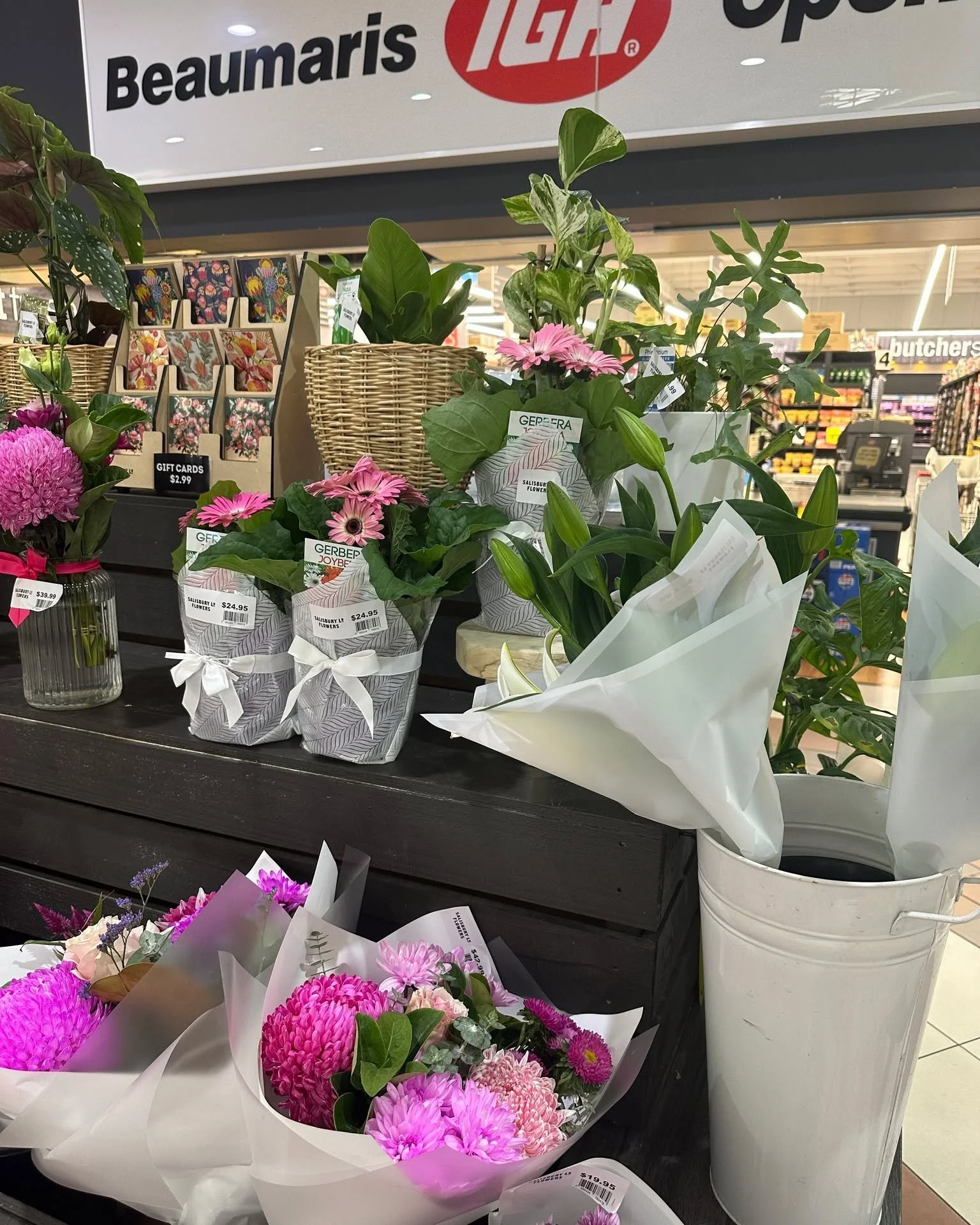 💐 If you are looking for a last minute bunch... then head to IGA at Beaumaris City Shopping Centre.