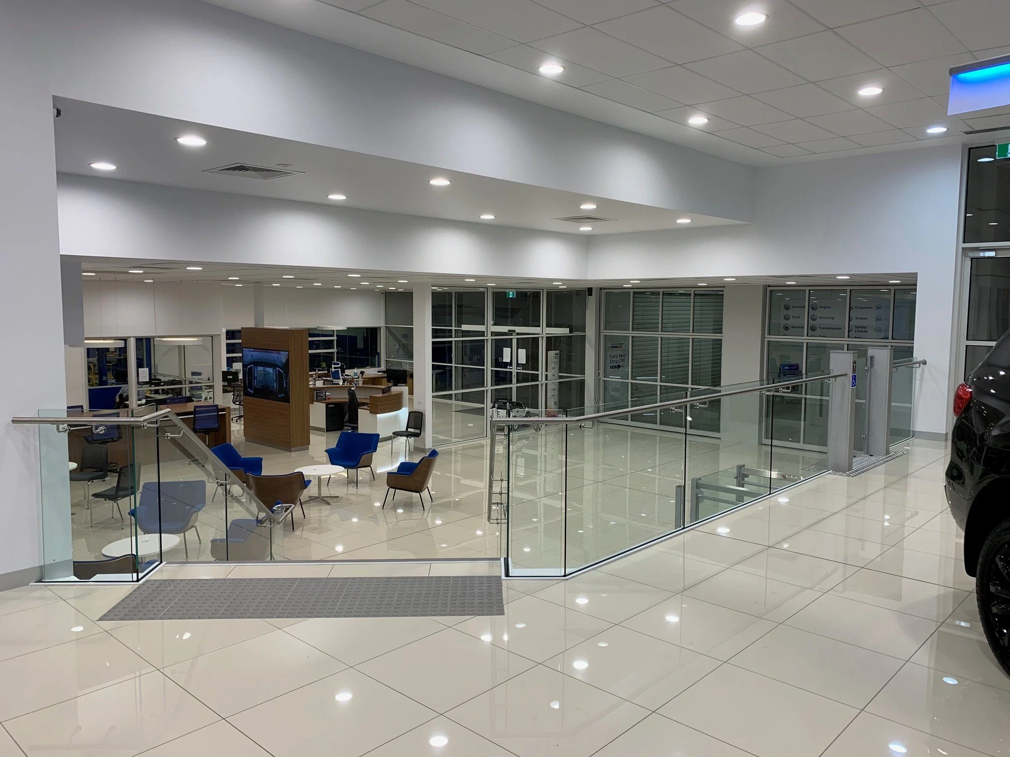 08.CUSTOMER ZONE FROM SHOWROOM.jpg