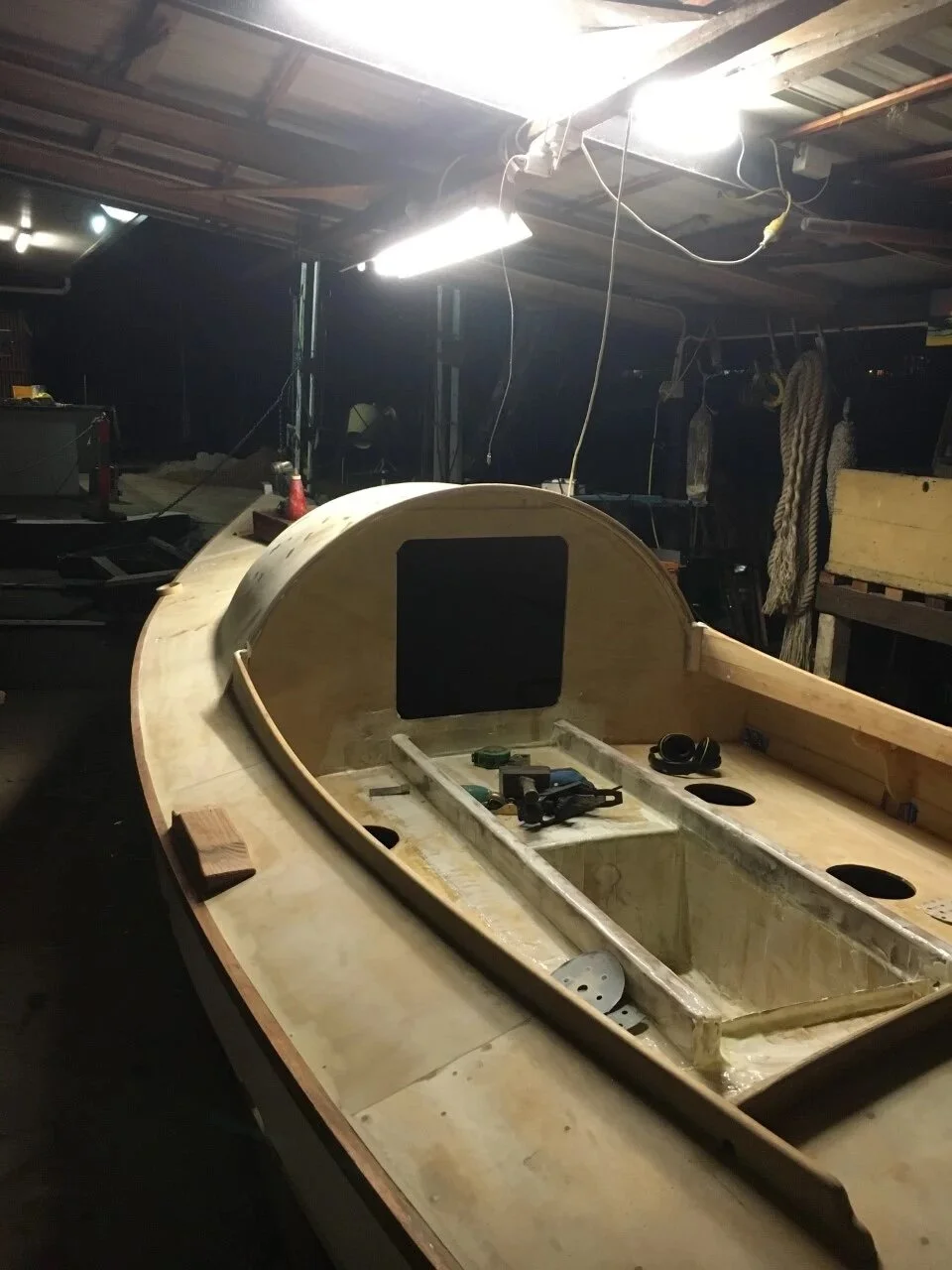 Coamings, hanging knees and a rowing station