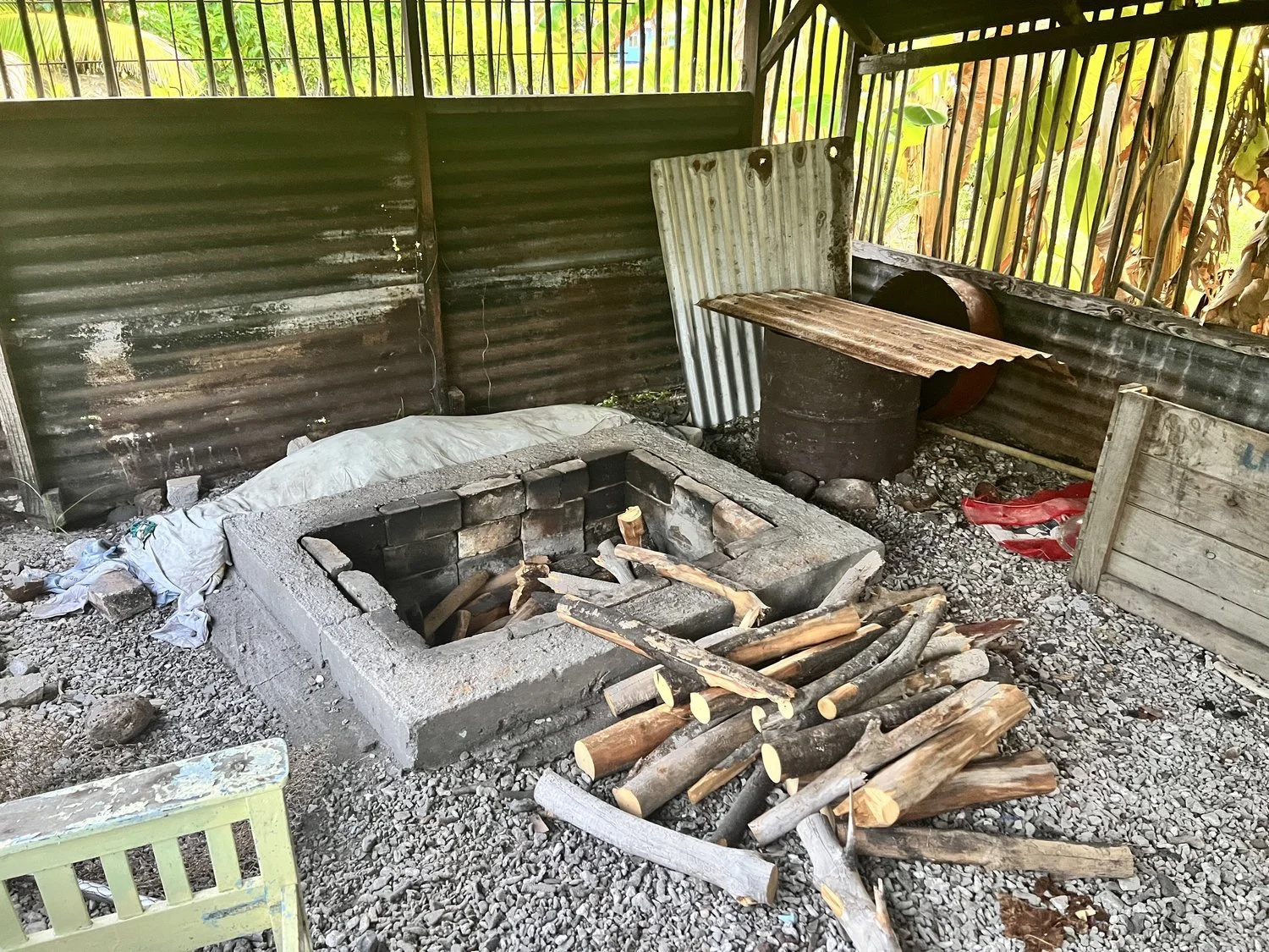  The earth oven, known on Tongareva as an ‘umu’. 