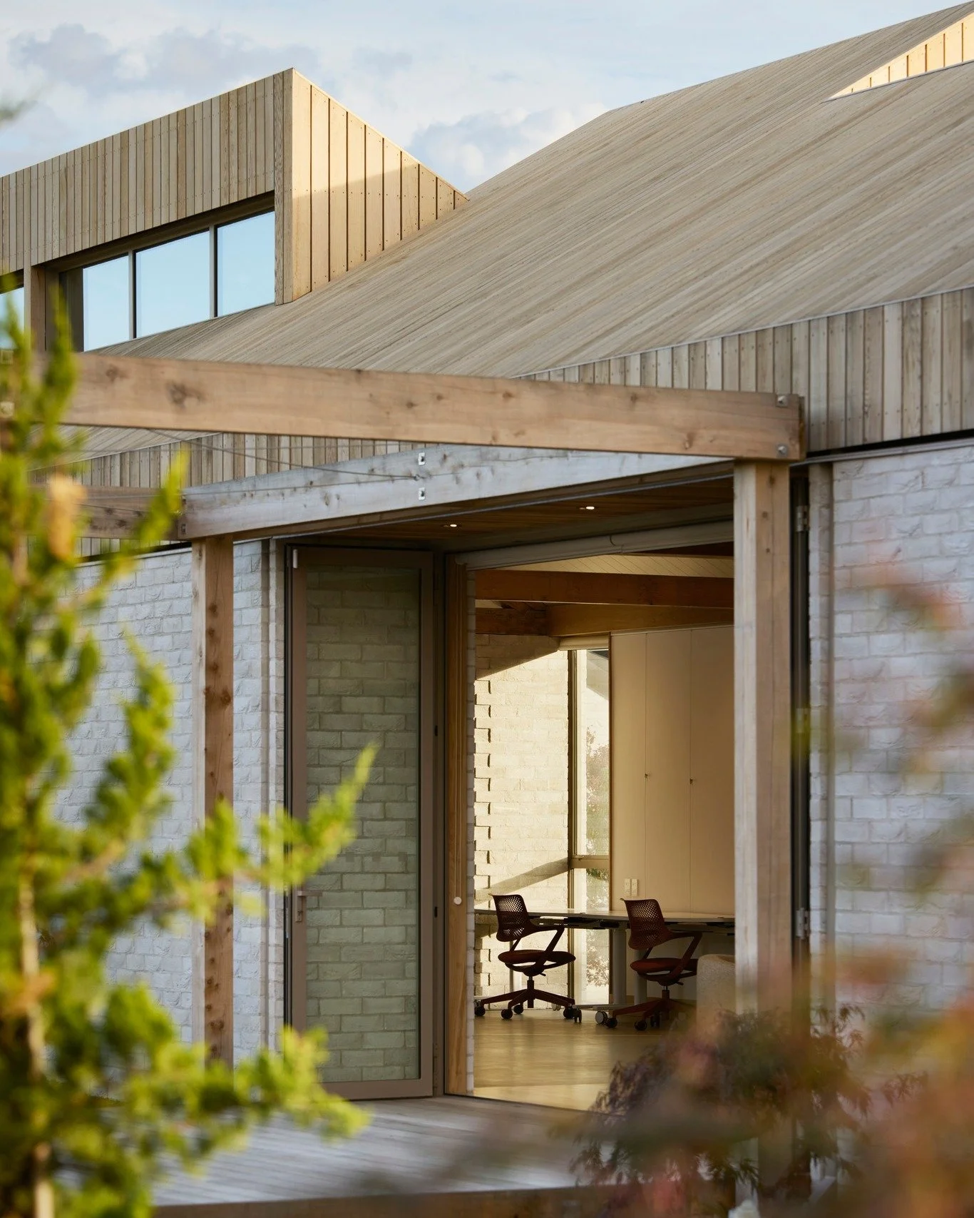 Tamahere Arts Centre

A purpose-built creative space located within the Tamahere Country Club retirement village in the Waikato, developed by the Sanderson Group. Positioned prominently on Tamahere Drive, the building forms an important public-facing