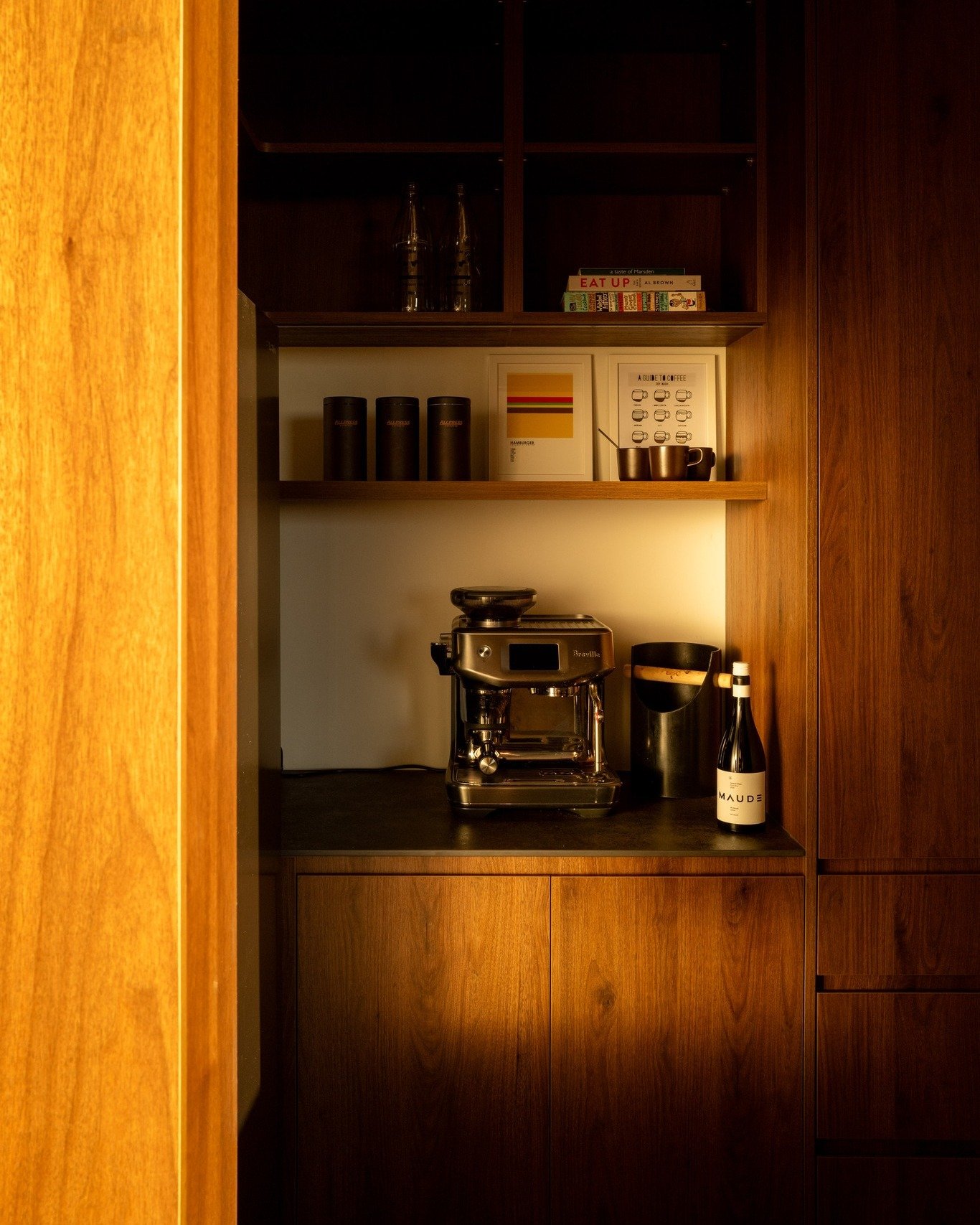 Peka Peka Beach House.

Set back from the foredunes at Peka Peka on the Kāpiti Coast, this beach house is conceived as a year round retreat from Wellington and a gathering place for extended family. Slightly elevated above the shifting sand, the site
