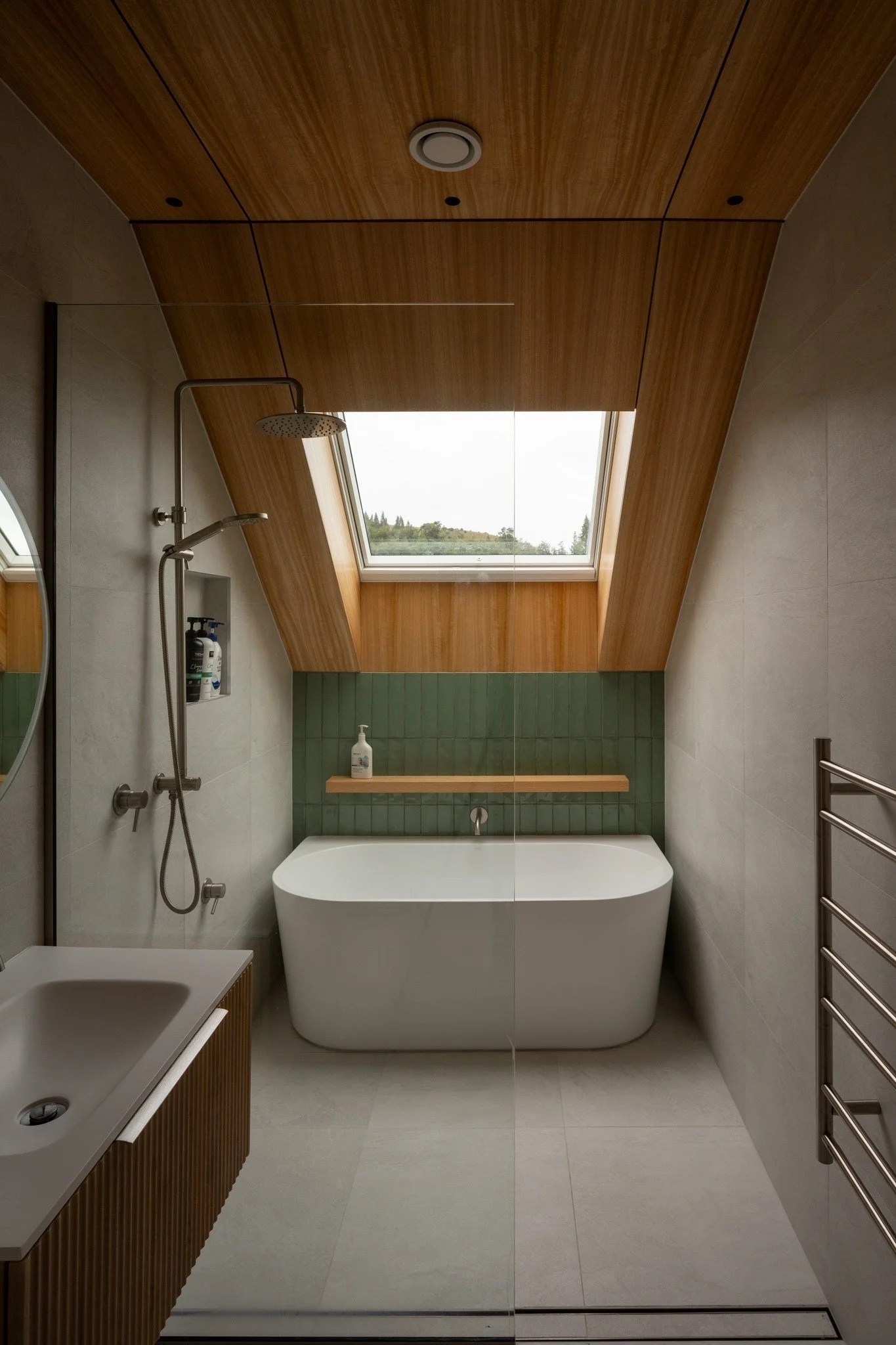 Falcons Rest

In a landscape defined by vast skies, hard light and winter snow, Falcons Rest stakes out a quiet presence in Castle Hill Village. Surrounded by tussock plains and the rising forms of the Southern Alps, the house is designed as a durabl