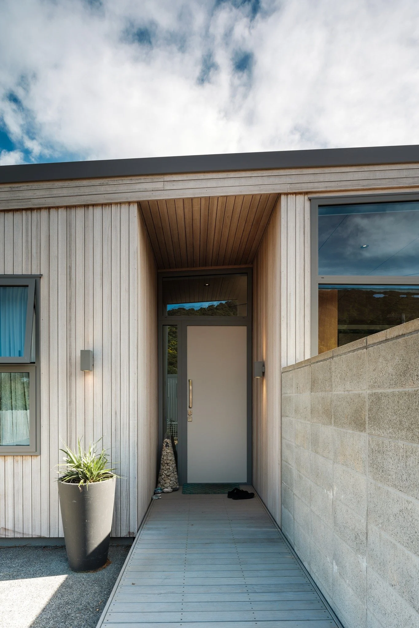 Puketea

The brief for the main house was simple: a relaxed, no fuss, people and pet friendly, two-bedroom home with clean lines using natural and robust materials, designed for a lifetime of enjoyment in the sun.  Accessible hallways, tiled bathroom
