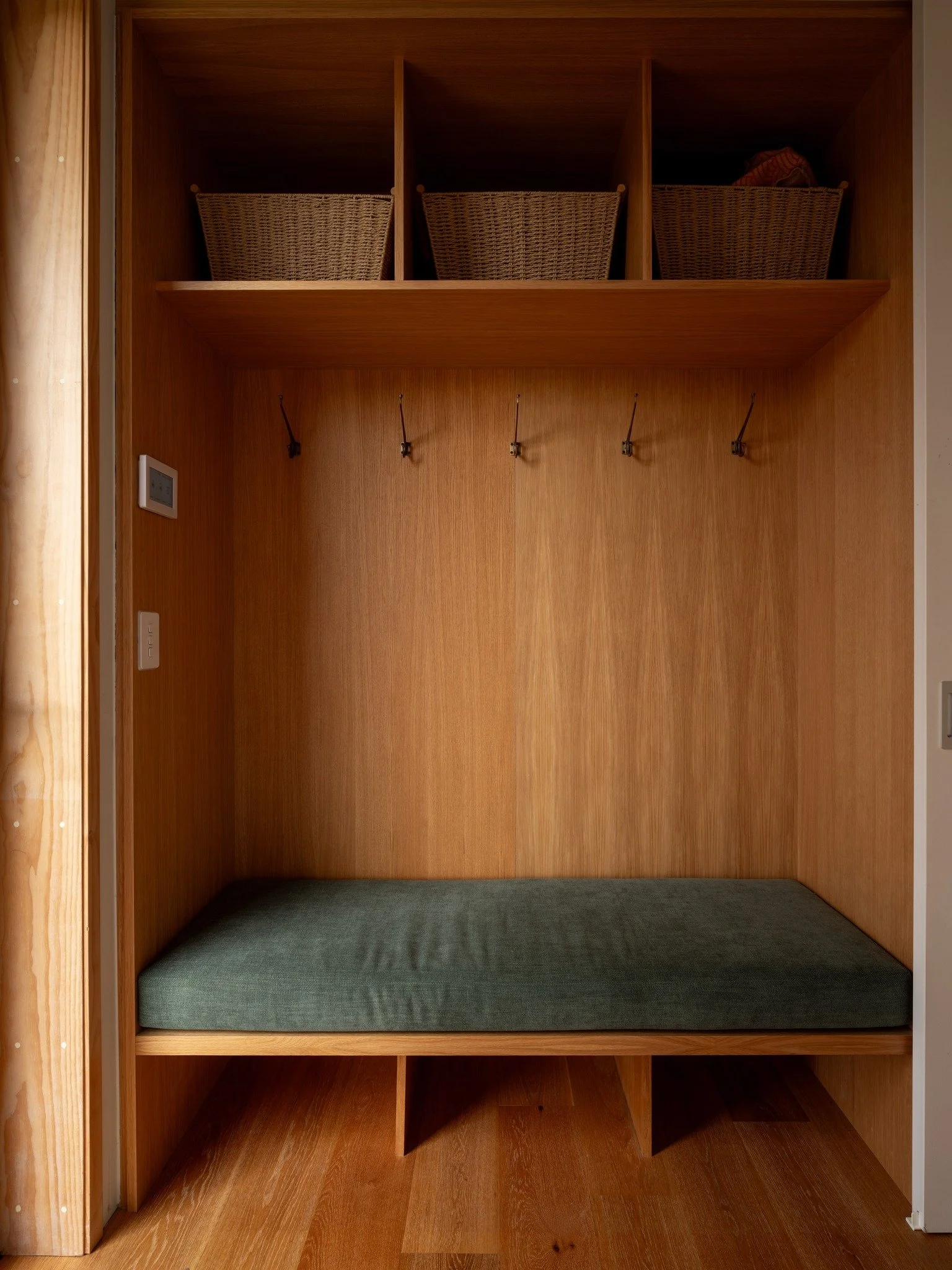 Falcons Rest

In a landscape defined by vast skies, hard light and winter snow, Falcons Rest stakes out a quiet presence in Castle Hill Village. 

Material choices in this home balance resilience and warmth. Sandy toned hardwood cladding references t