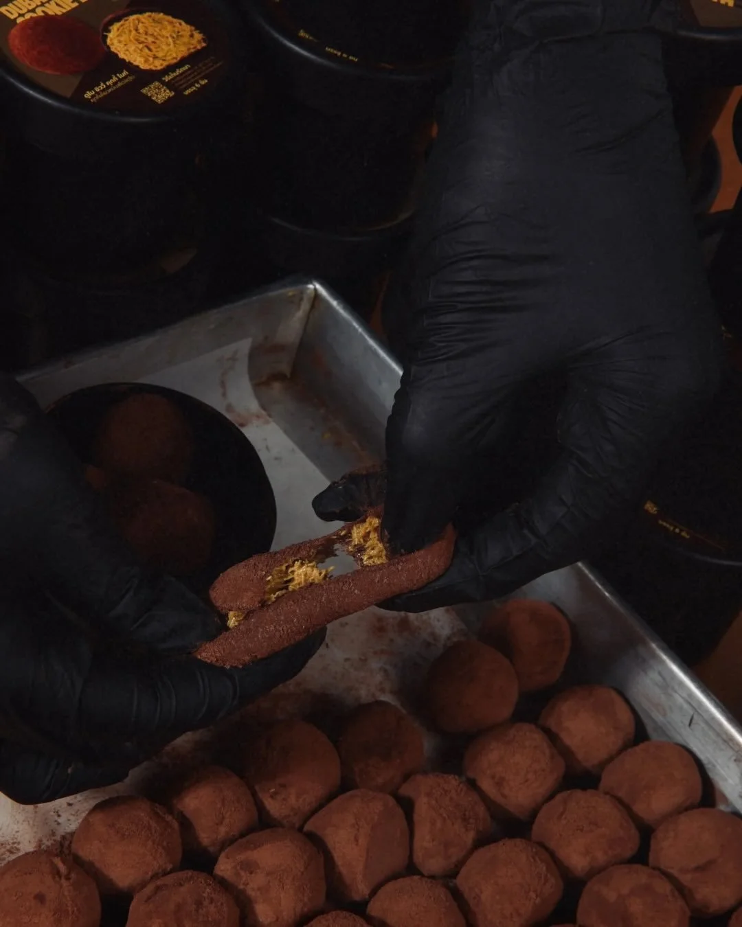 ไวรัลสไตล์เกาหลี ที่แรงจริงไม่ต้องอวย
Dubai Chewy CookieBite @namwanbakehouse 
คุกกี้เนื้อหนึบ นุ่ม ฉ่ำซอสพิสตาชิโอทำเอง
สอดไส้คูนาฟ่ากรอบผัดเนย เพิ่มเลเยอร์ความหอมแบบพรีเมียม

ใส่ใจตั้งแต่วัตถุดิบจนถึงรสชาติ
ทุกคำตั้งใจทำ เพื่อช่วงเวลาพักที่มีความหม