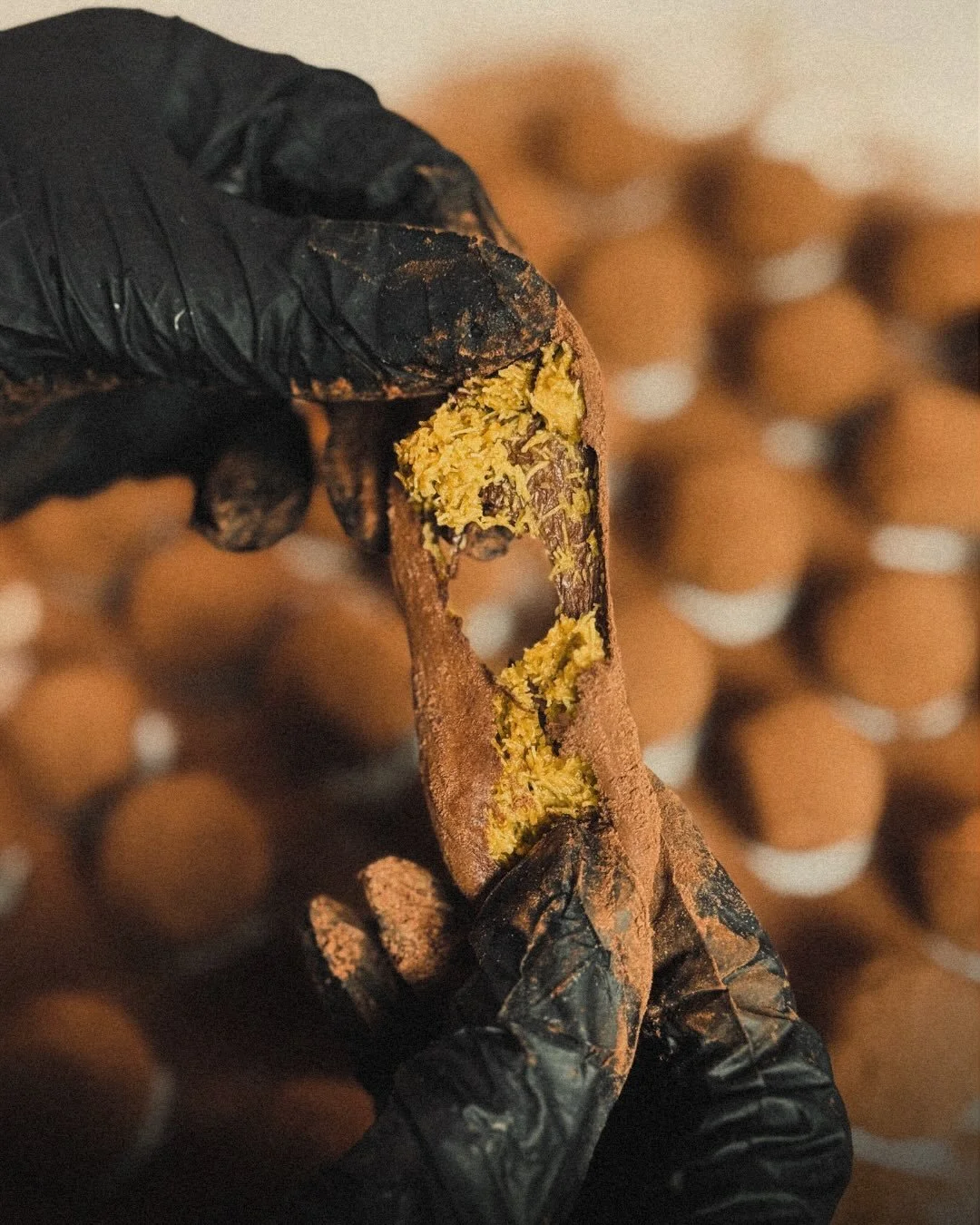 Dubai Series
หอมเนย กรอบคูนาฟ่า พิทาชิโอเข้มข้น
เพสต์เราปั่นเองจากถั่วคั่วจริง ไม่แต่งกลิ่น ไม่ใช้สำเร็จรูป
ลองแล้วจะเข้าใจ

Buttery. Crispy. Pistachio forward.
Blended in house. No shortcuts.

🎪สาขาเมืองทอง ร้านเปิดให้บริการทุกวัน
&rarr; จันทร์ - ศ