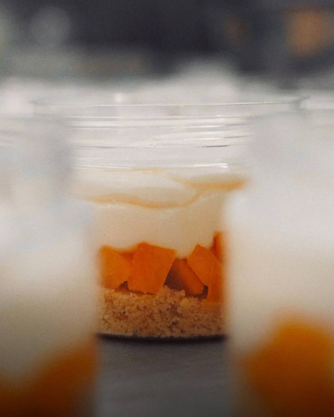 Rare Cheese Mayongchid
ขนมหวานที่ผสานความละมุนของครีมชีสเข้ากับความสดชื่นของมะยงชิดอย่างลงตัว เนื้อครีมชีสเนียนนุ่ม ตัดกับความหวานอมเปรี้ยวของผลไม้ตามฤดูกาล วางบนฐานบิสกิตกรุบเบา ๆ ให้รสสัมผัสที่สมดุลในทุกคำ 

เมนูของหวานที่เรียบง่าย แต่โดดเด่นด้วยรส