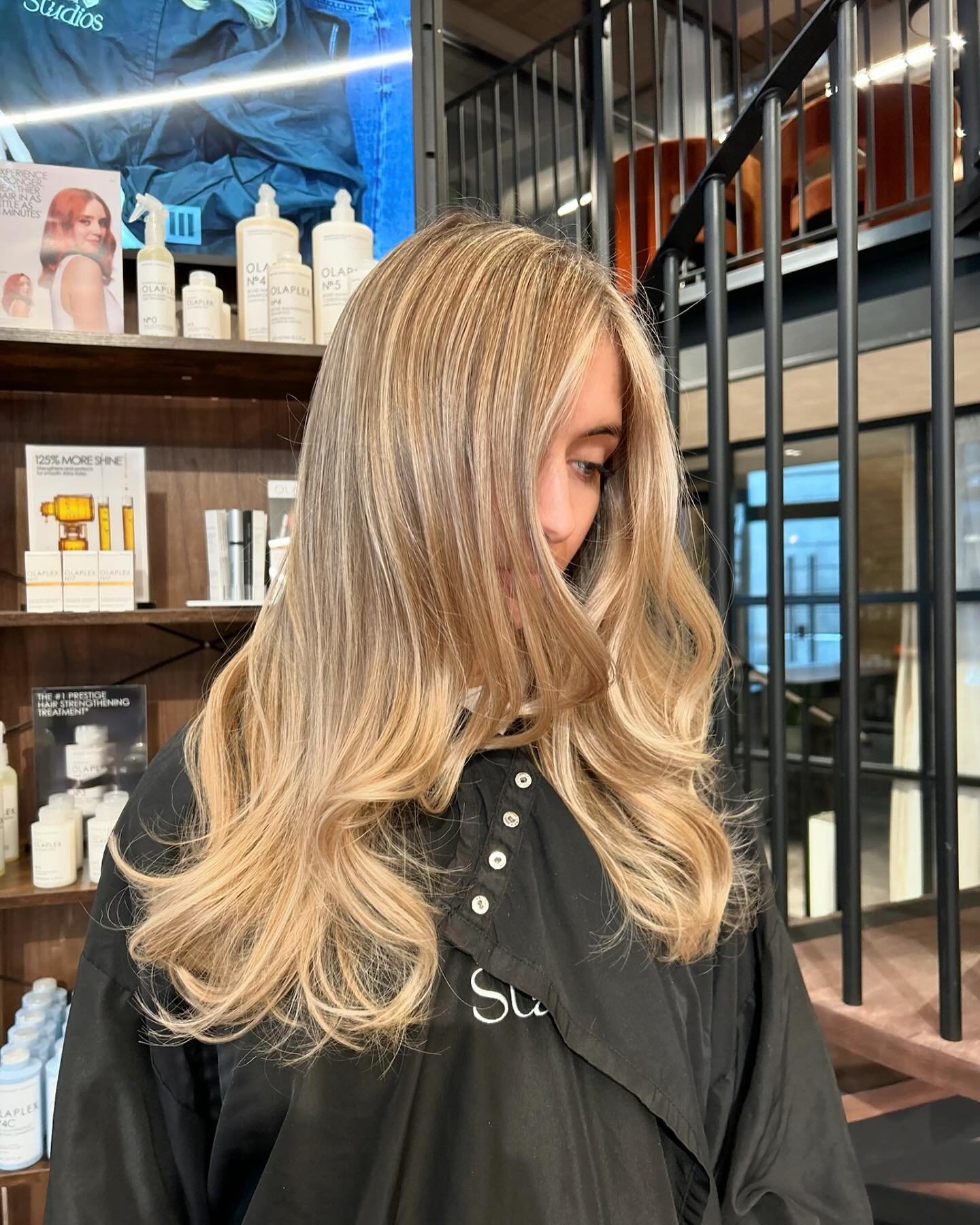 Good hair days make everything better! 🔥

This look was created by our senior colourist &amp; senior stylist Lewis (@lewisodowlinghair) in our @sta__studios&rsquo;s residency in Liverpool street 📍

#samanthacusicklondon #hairstylist #hair #hairstyl