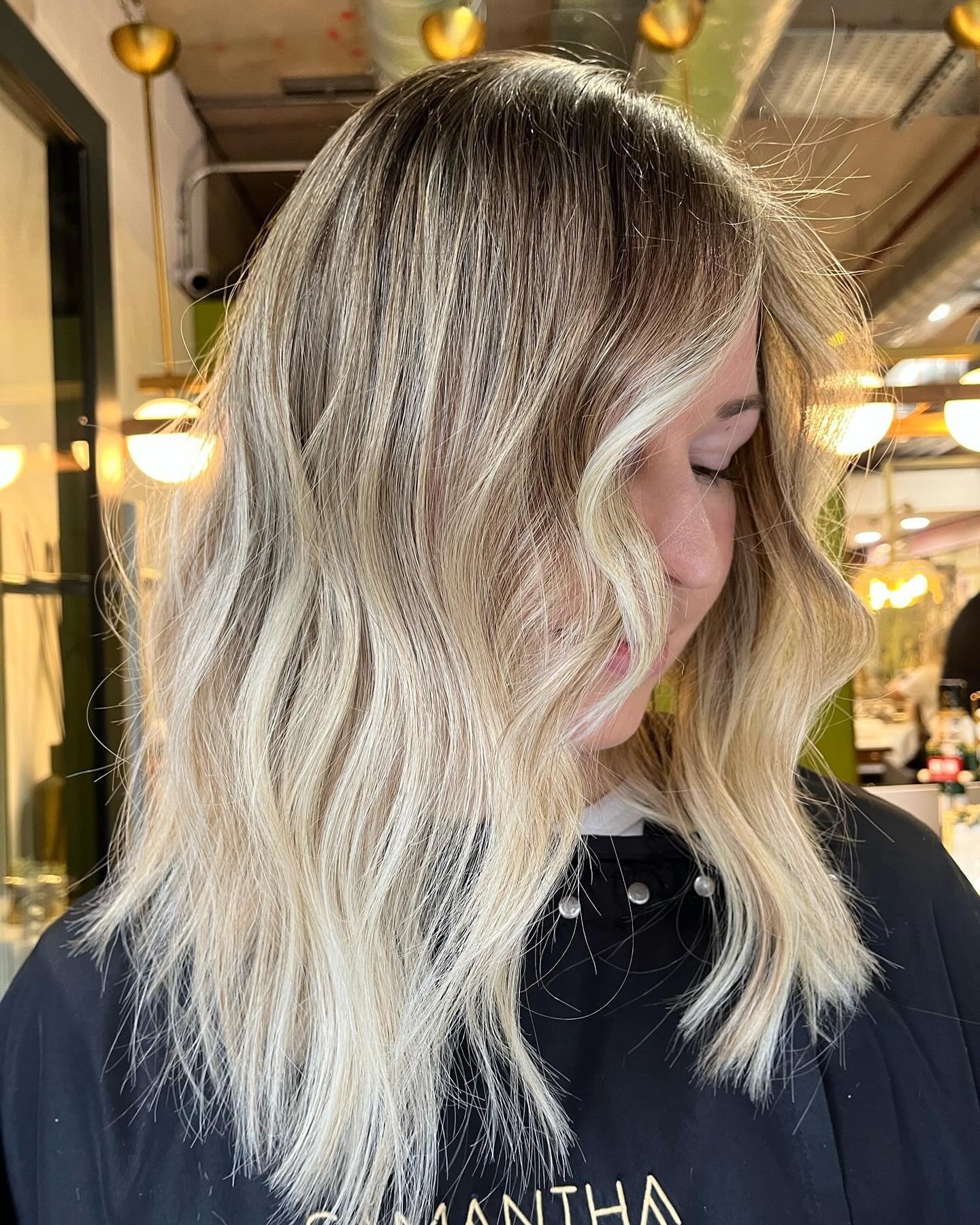 We all deserve hair like this 🔥

Created by our senior stylist colourist &amp; senior stylist Lewis (@lewispilkingtonhair) in our Fitzrovia salon.

Using @ghdhair @olaplex @redken

#samanthacusicklondon #blondehair #blonde #instaghair #hairstylist #