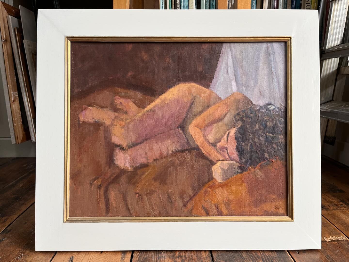 Reclining nude, Oil on canvas, 16 x 20 inches. Repainted the frame with a bit of gold and off white, previously a brown grey. This was painted a few years ago at Heatherley&rsquo;s School in Chelsea. Please DM me if you are interested.

#life #lifecl