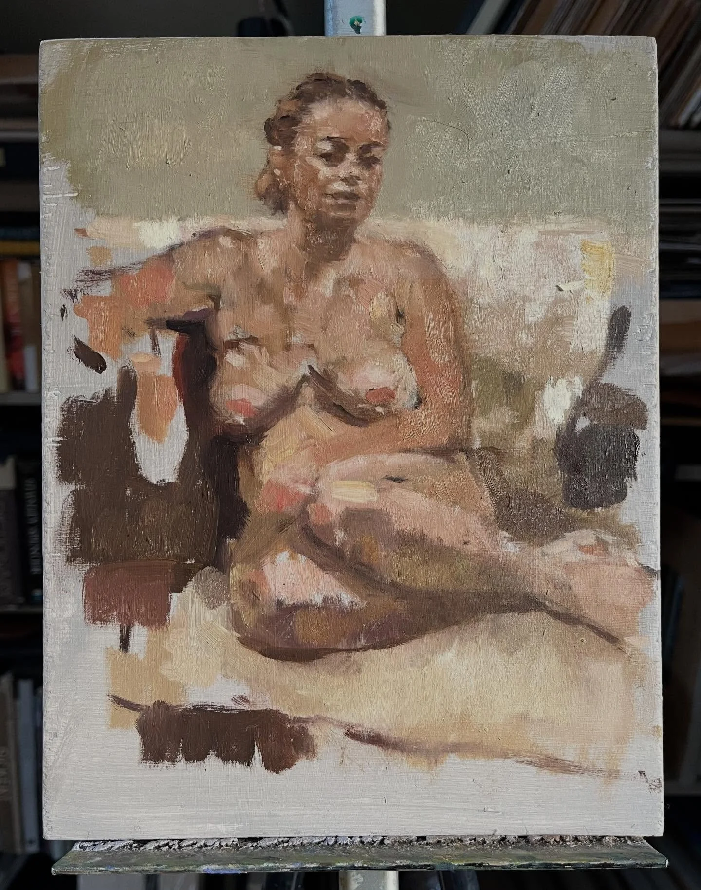 A quick oil sketch of Sonia in my studio from last week&rsquo;s class. I used the Zorn palette to limit the number of decisions! Mixed white, yellow ochre, cadmium red and ivory black.

#weeklylifeclasses  #portraitmodel #lifemodel #lifepainting  #se