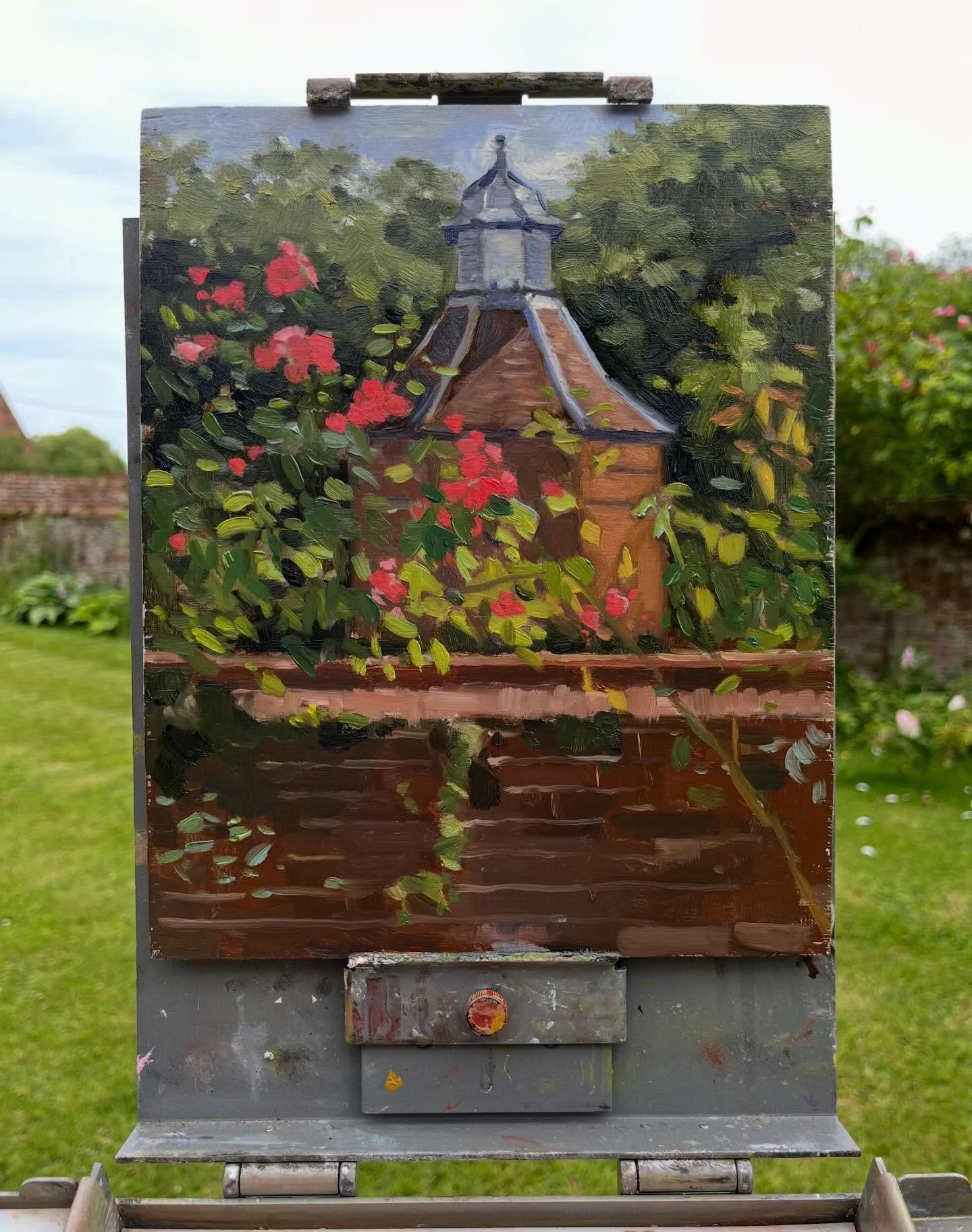 The Dovecote, Oil on board, 10 x 8 inches. Painted at Kirstead Hall today with the Thursday Painters group. 

Beautiful Elizabethan house and gardens with lots to paint. I chose something I thought was simple (ish) but as always was quite hard. I wan