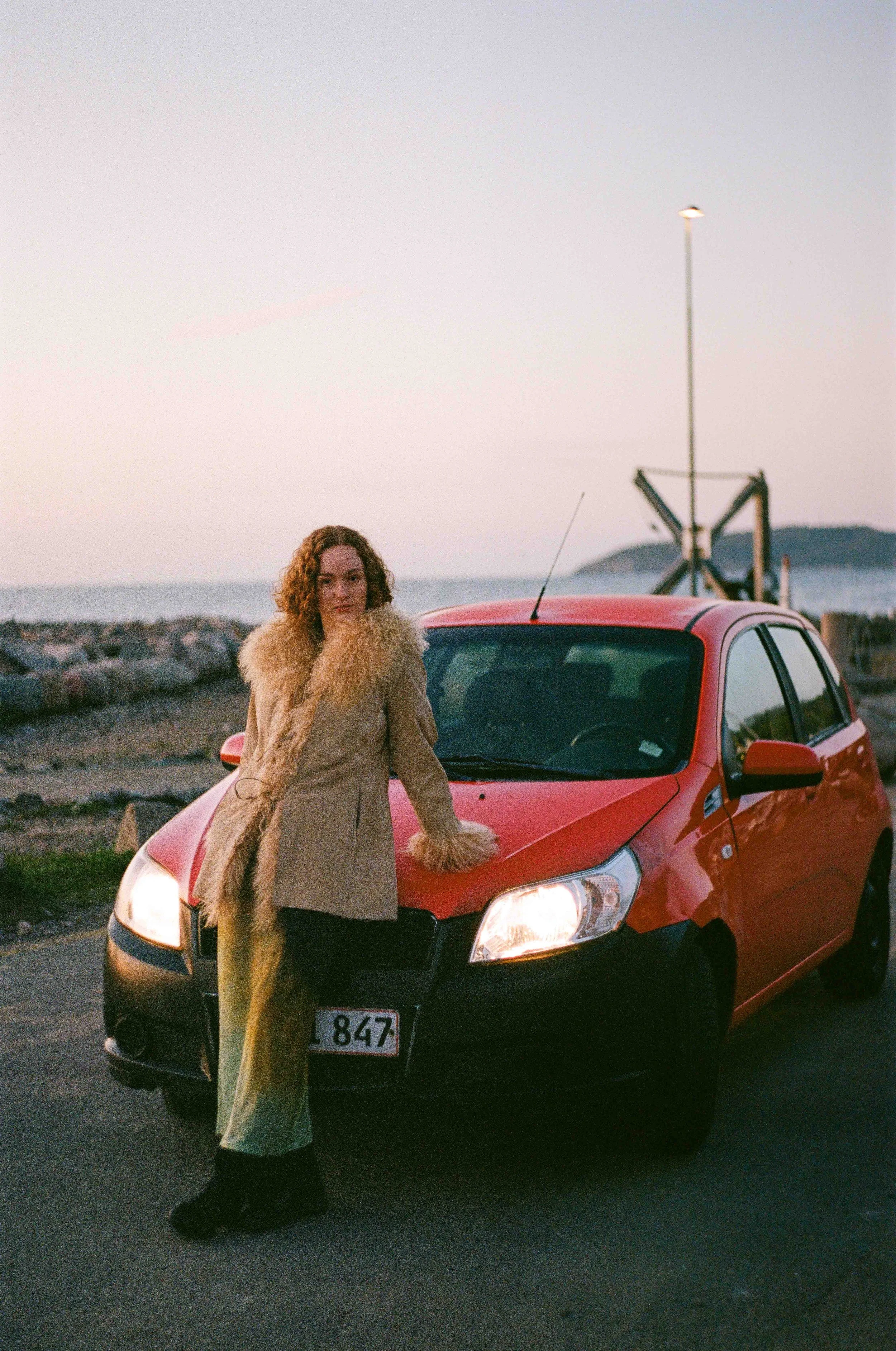 sara ved havnen.jpg