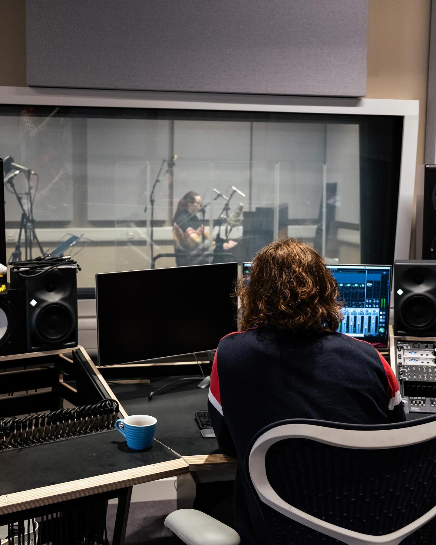 GET YOURSELF BOOKED IN FOR MAY

🎹 @julianedeil_music 
🎸 @_alfiedean 
📸 @jessfonti.jpg 

RECORDING ~ PRODUCING ~ MIXING ~ ARRANGING ~ COMPOSITION

#climax #productionstudio #recordingstudio #recordingstudios #musicrecording #recordingmusic #musicma