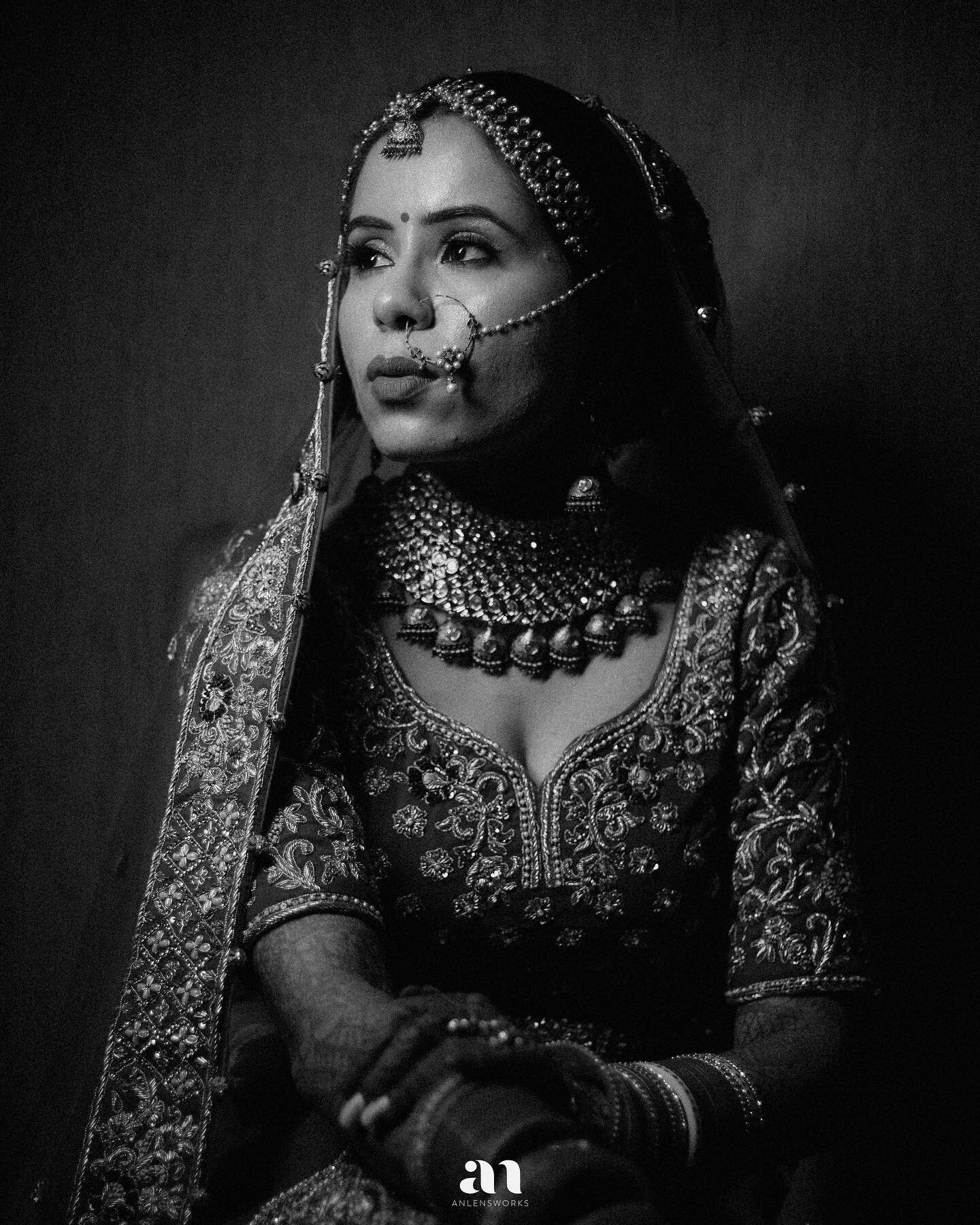 Nisha looking stunning on her wedding day ✨
@a_discovered_life 
.
PS- Let me know which one do you like more 🥰