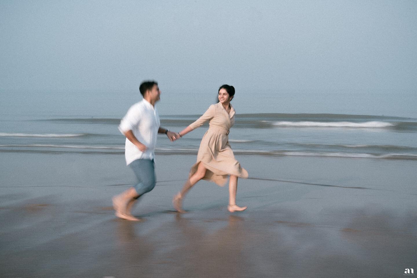 I experienced something surreal that morning with these two @amitkudav @foram_b 🥰
.
Let me know your fav from the set. 
Also also, keeping swiping for a surprise ✨
Shot along with @ji_kahiye 
Assisted by @dhwanibarott