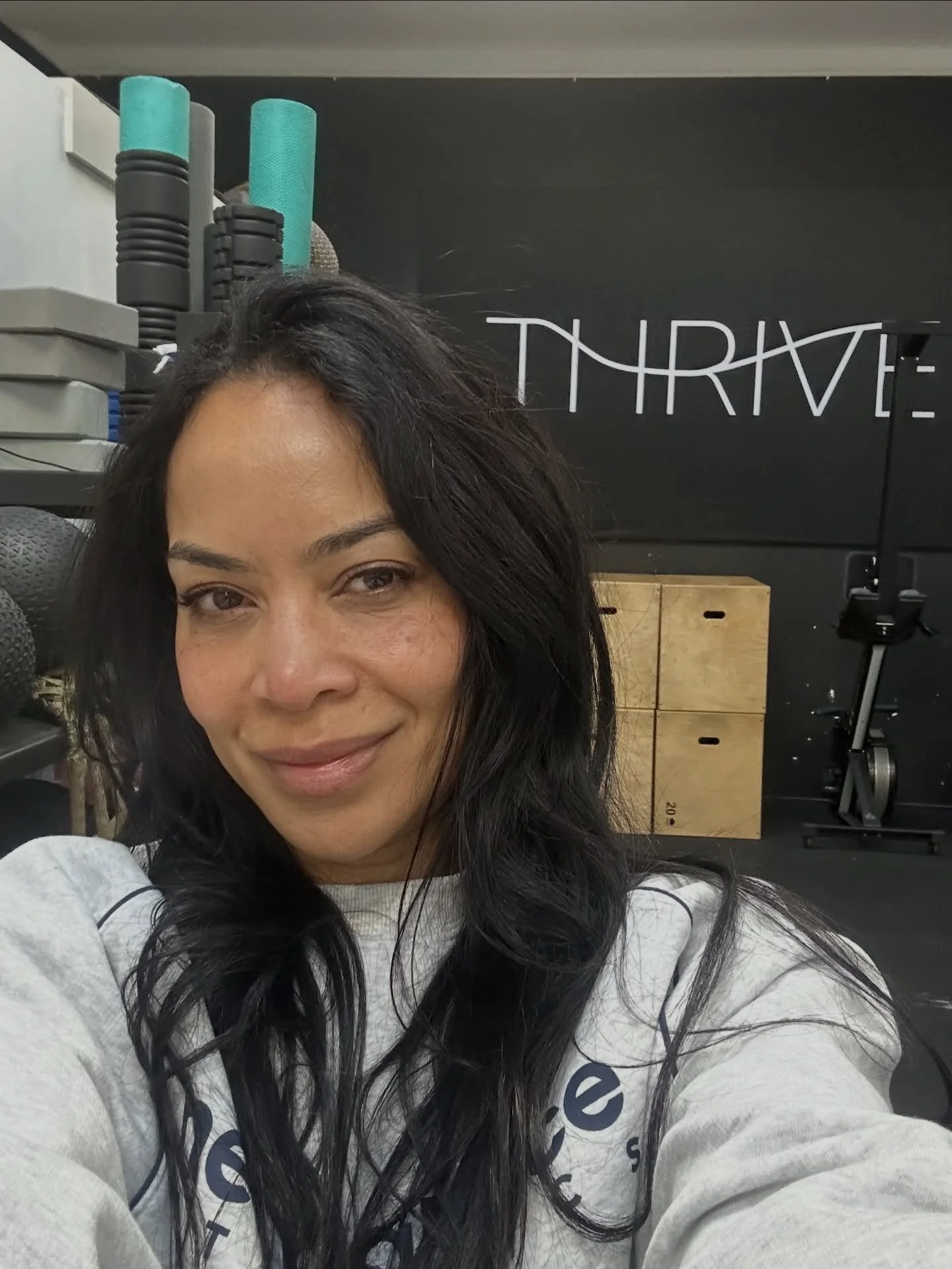 Vandaag was de laatste keer bij mijn sportschool @thrivehealth.nl in Delft 💙

Sommige mensen maken echt het verschil.

Niet omdat ze het voor je doen,
maar omdat ze goed zijn in hun vak,
&eacute;cht met je meekijken.
En je blijven uitdagen (last sli