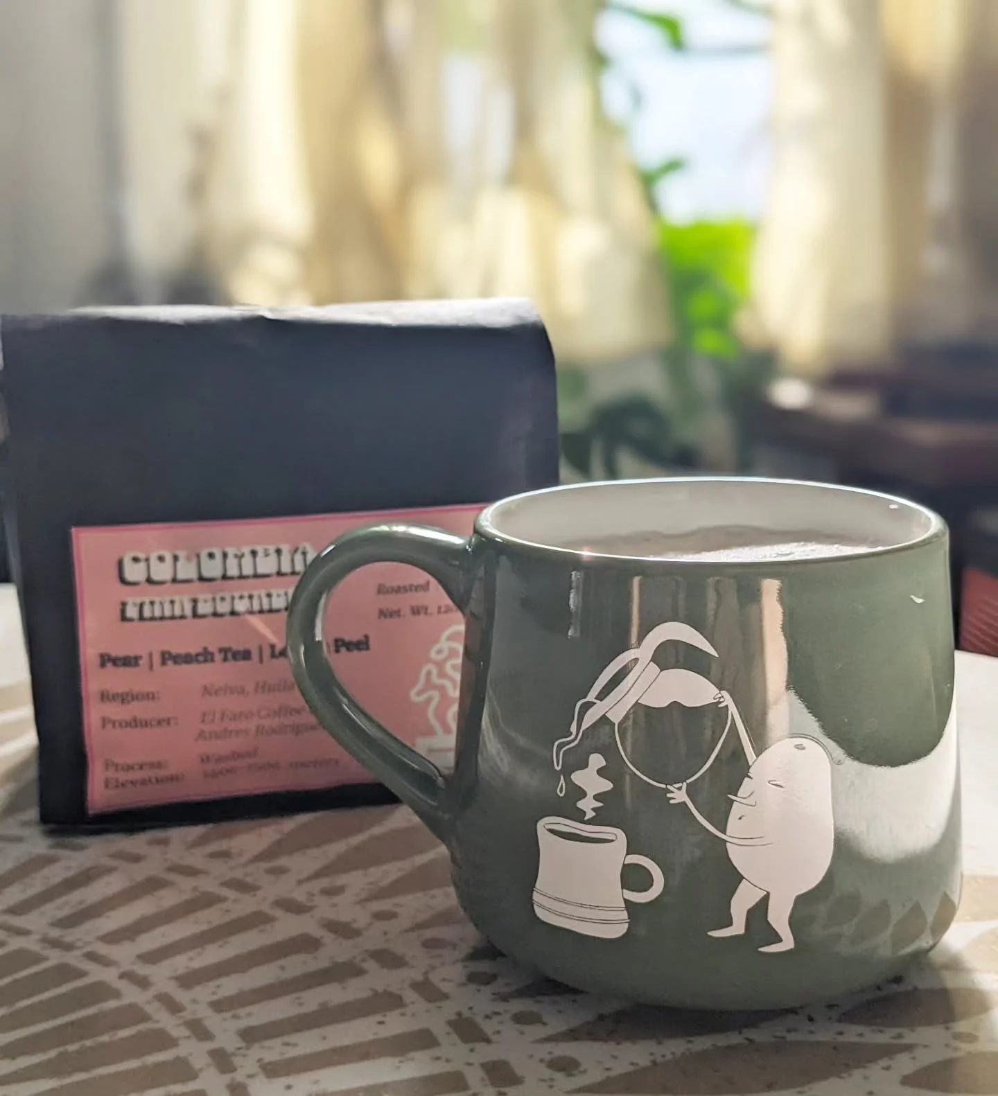 So delighted to have this mug in my morning rotation - and to work with my favs @tacet.coffee again. Check out these and the other design variations in their online shop! 

And if you're looking for a bean rec - they're all good! But the Columbian pi