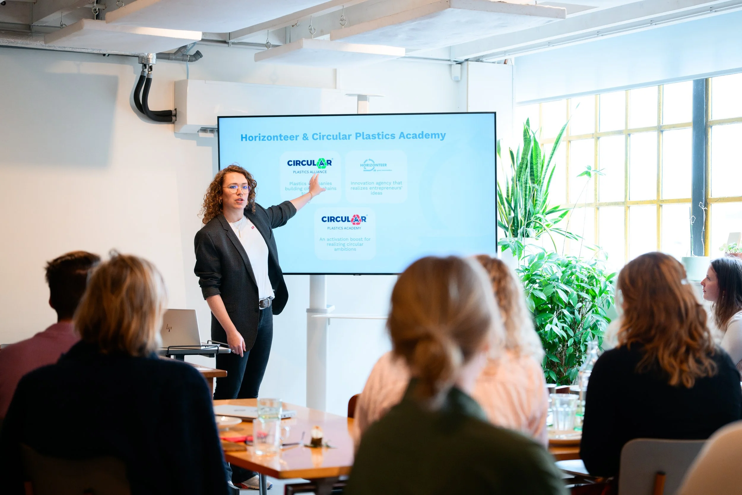 Hulp vragen als strategie: waarom sterke organisaties het eerst extern kijken