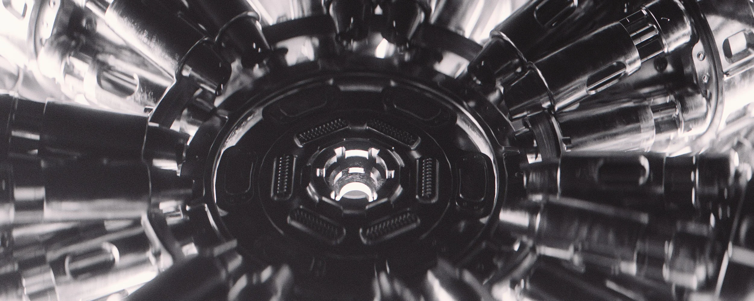 SPCL_machine_rnd_260804_closeup01_rim .jpg